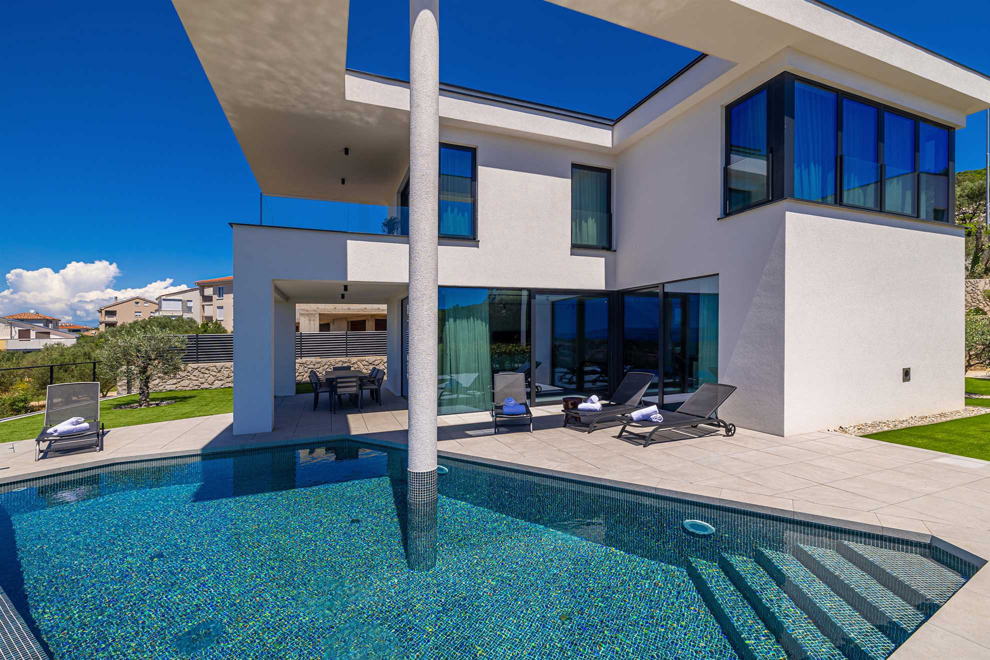 in Punat mit Pool, Klima, Sat-TV, Meerblick, Internet, Grill und Gar