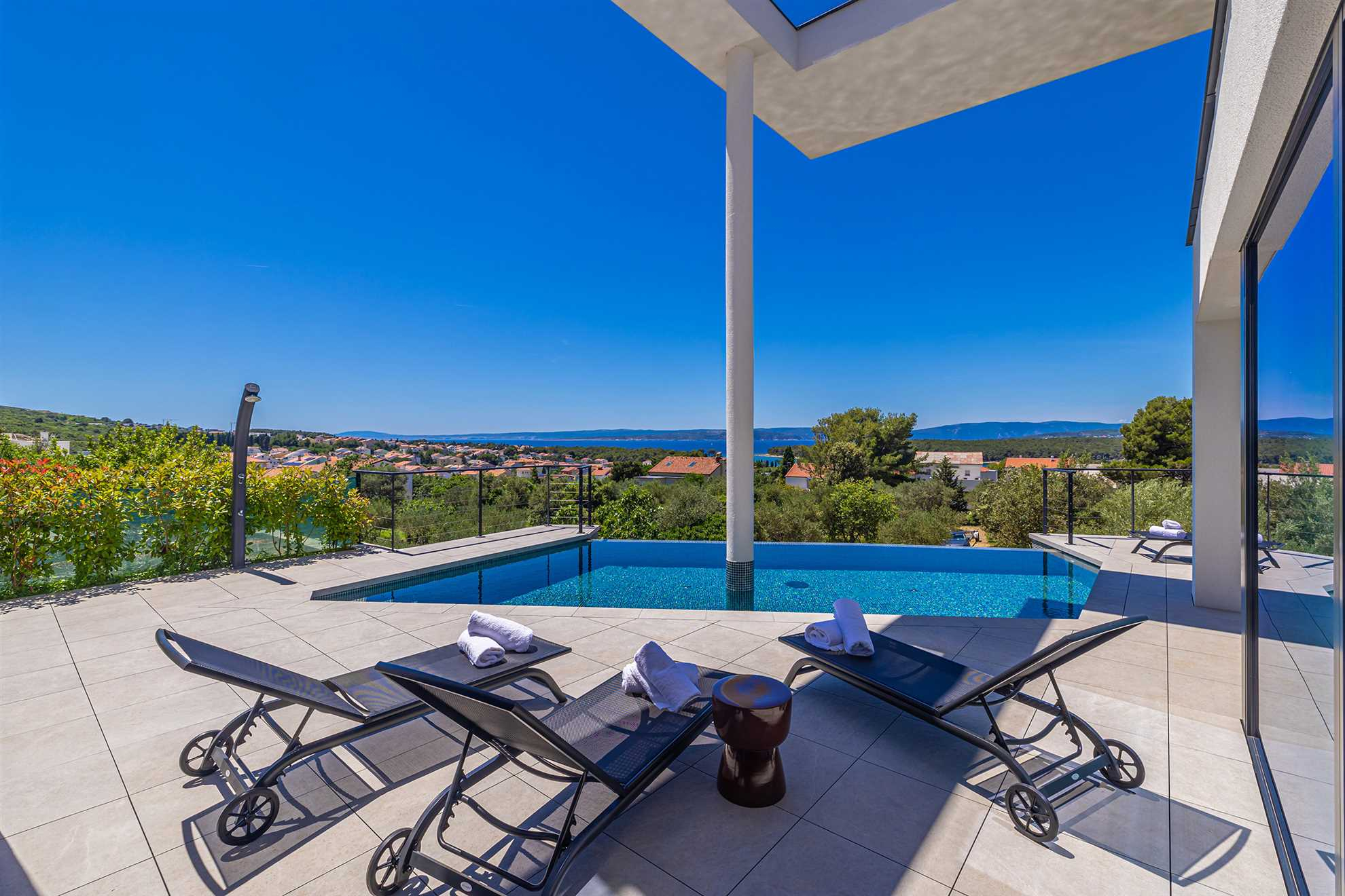 in Punat mit Pool, Klima, Sat-TV, Meerblick, Internet, Grill und Gar