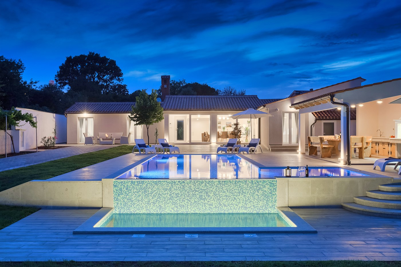 Eine wunderschöne Villa mit privatem Pool in der Nähe des Meeres