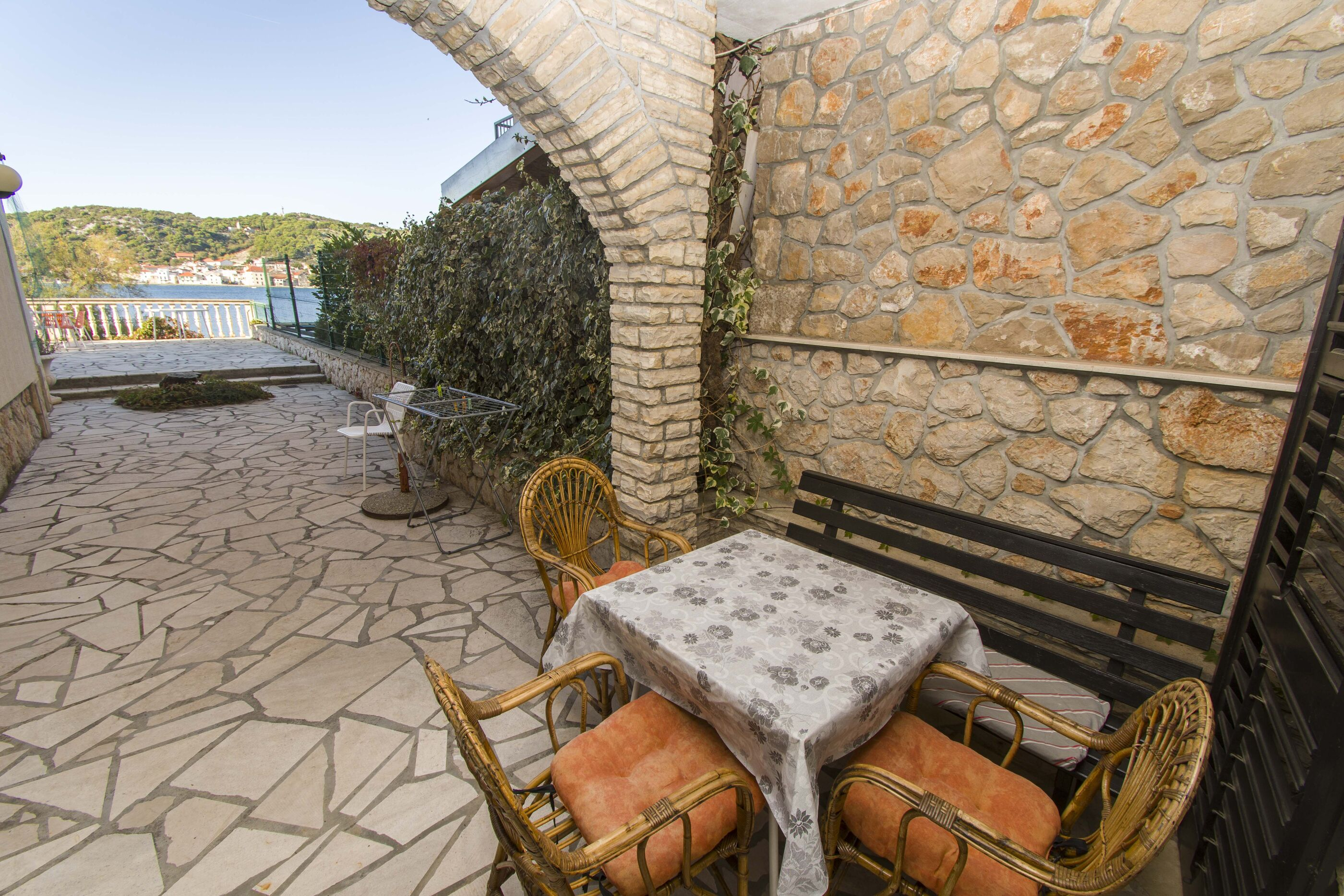 Ferienwohnung in Tisno mit Klima, Sat-TV, Meerblick
