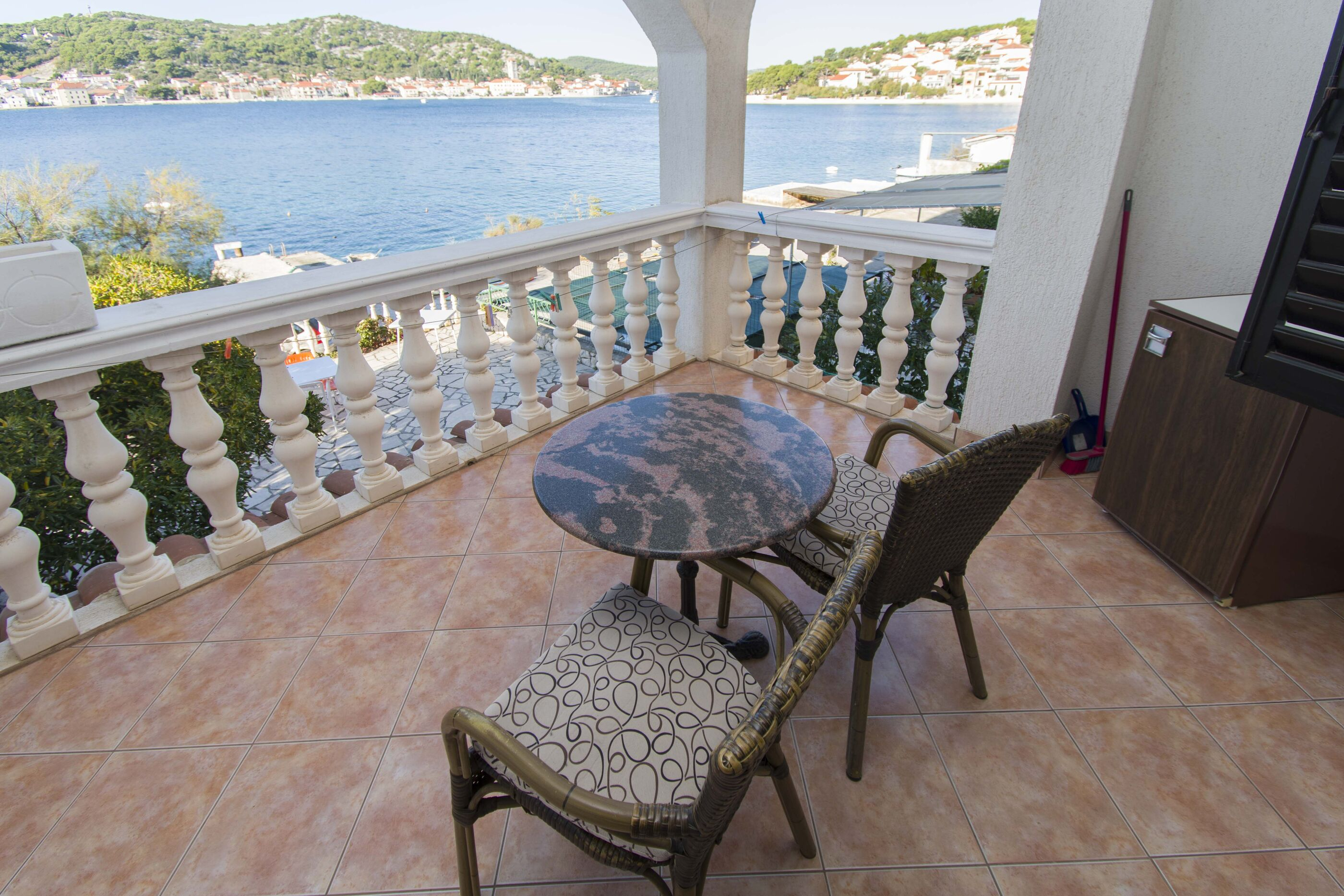 Zimmer in Tisno mit Klima, Sat-TV, Meerblick