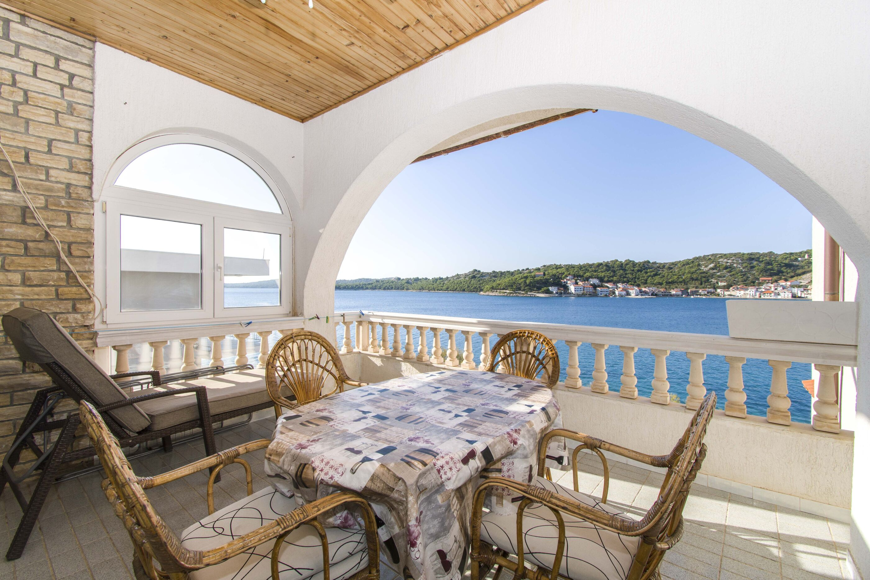 Ferienwohnung in Tisno mit Klima, Sat-TV, Meerblick