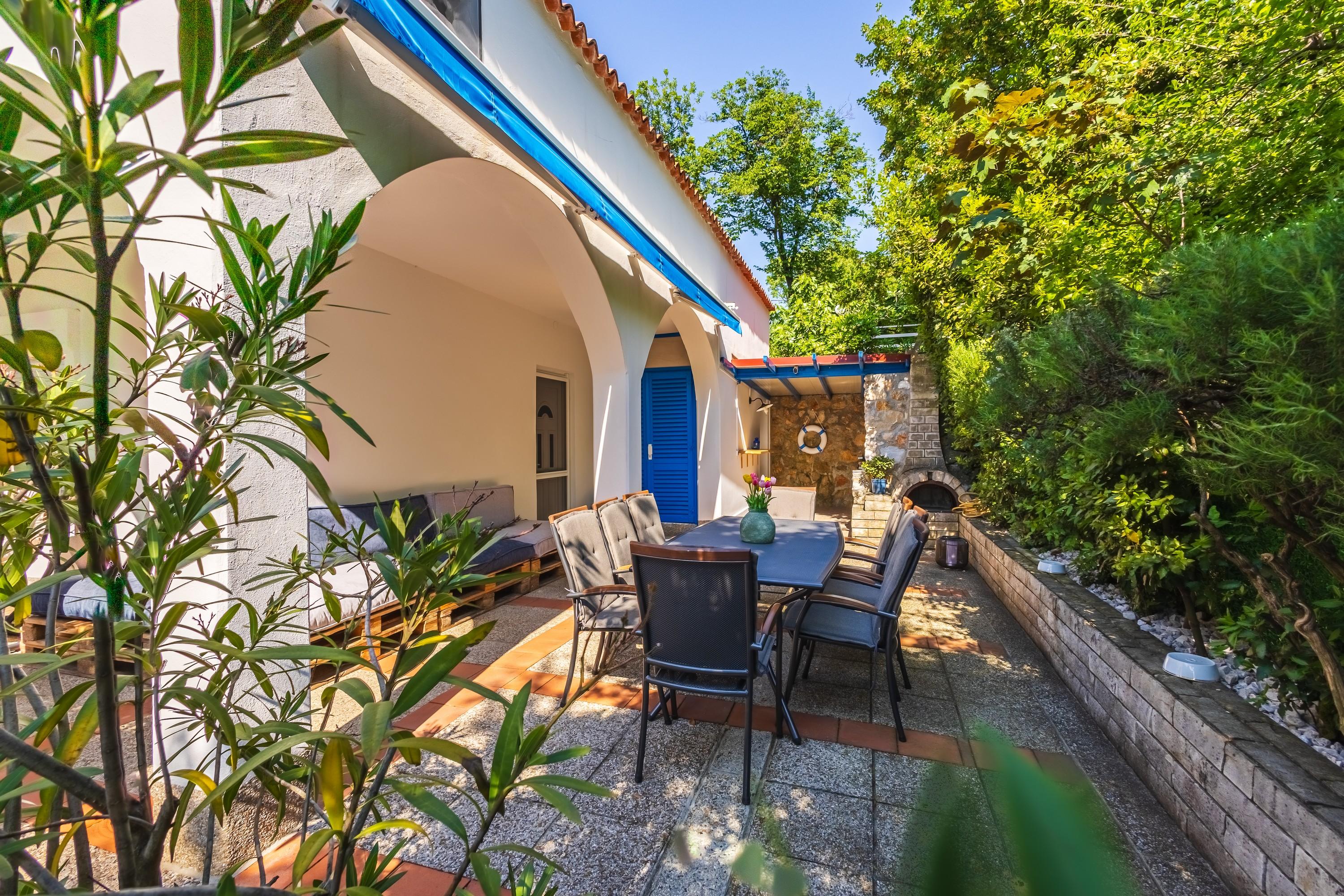Sonniges Ferienhaus in Kraljevica, am Meer, mit Klimaanlage und Grill