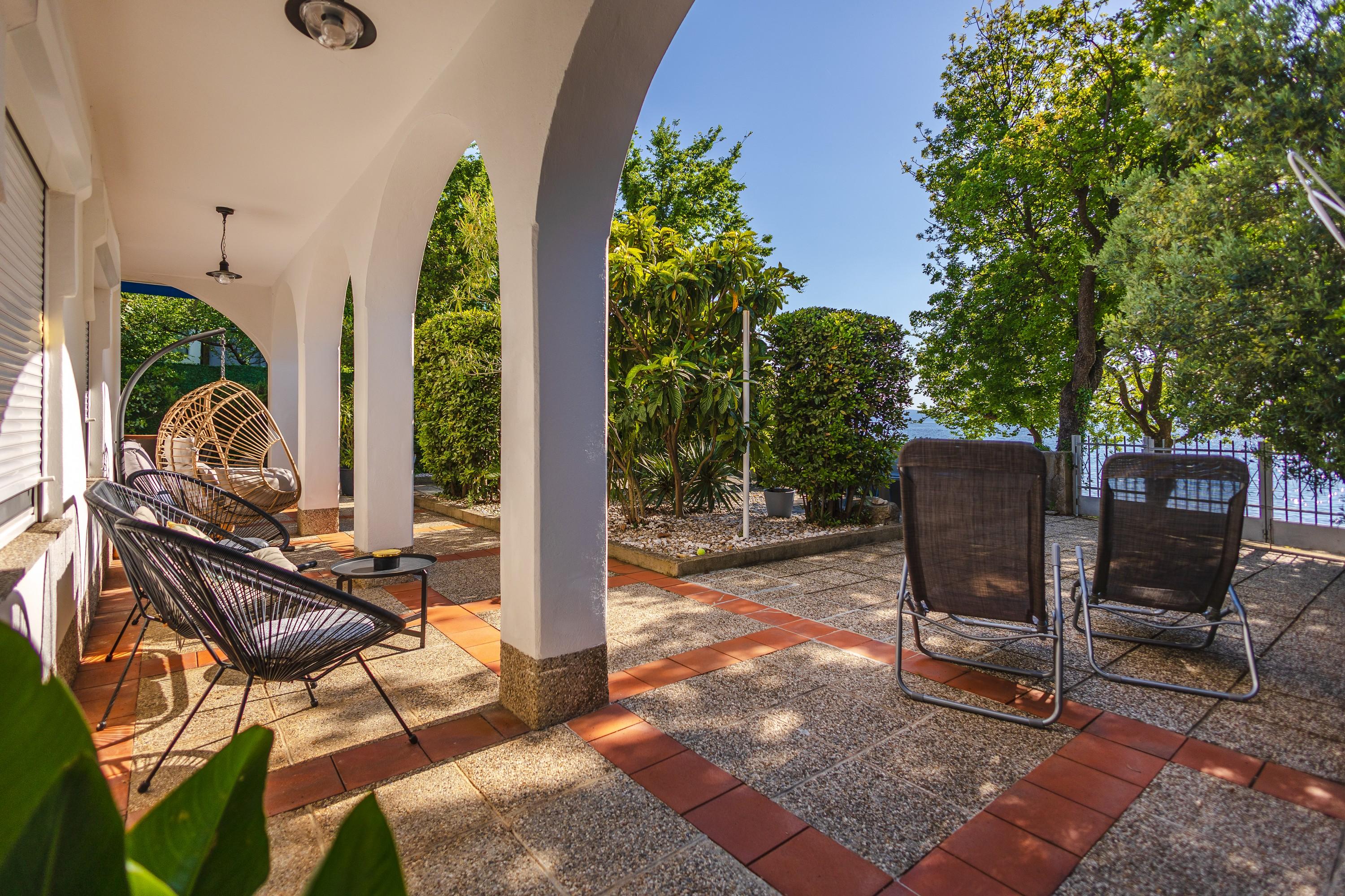 Sonniges Ferienhaus in Kraljevica, am Meer, mit Klimaanlage und Grill