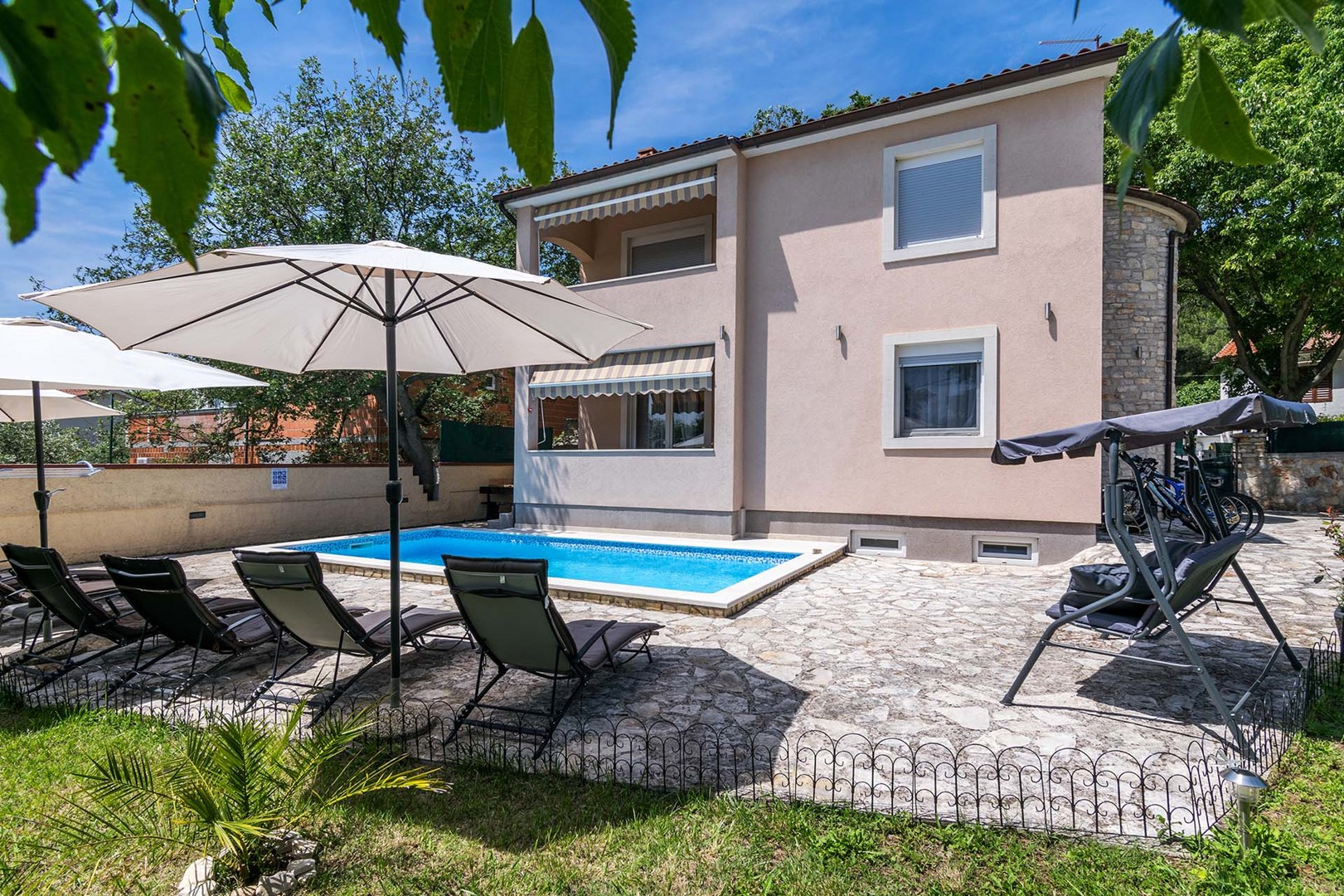 Luxus Villa - privater Pool, Fitness, in der Nähe eines Waldparks