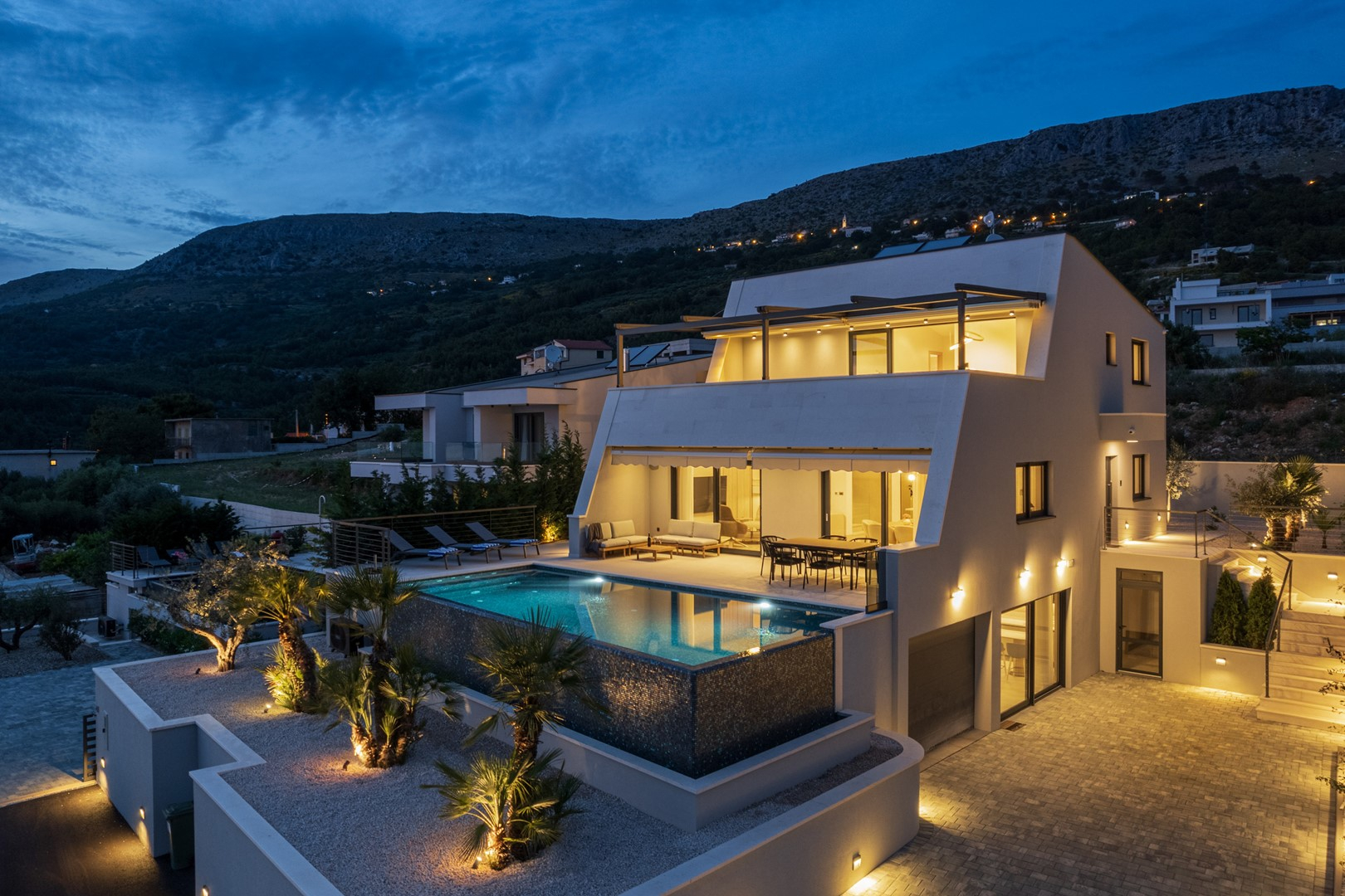 Schicke Villa mit privatem beheiztem Pool, Spa und Whirlpool 