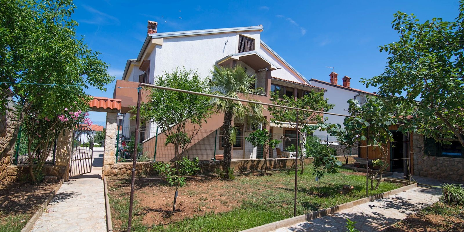 Großzügiges Apartment mit Meerblick in Mali Lošinj