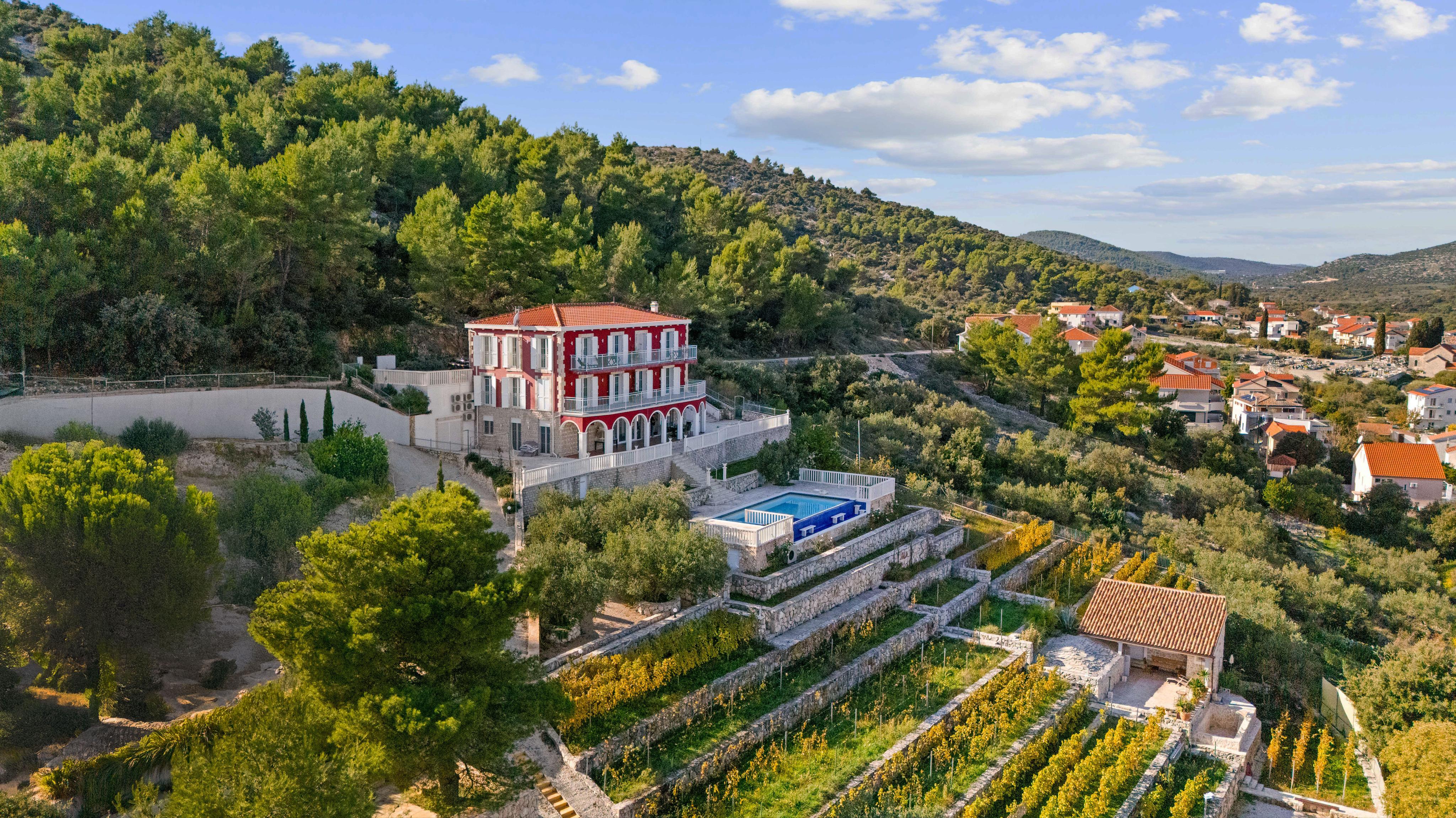 Sonniges Ferienhaus in Marina, in Dalmatien mit Swimmingpool