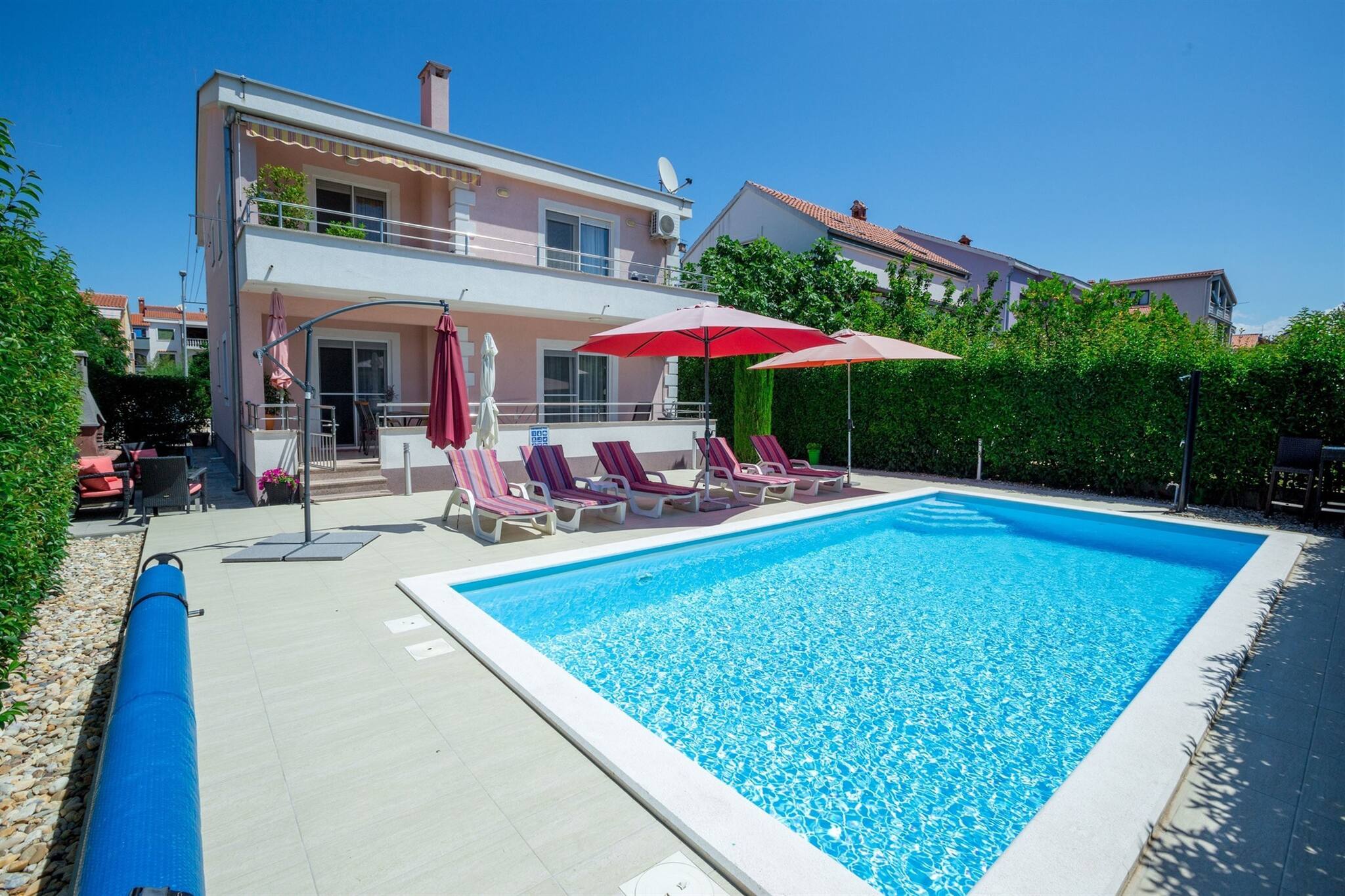 Apartment mit privatem Pool