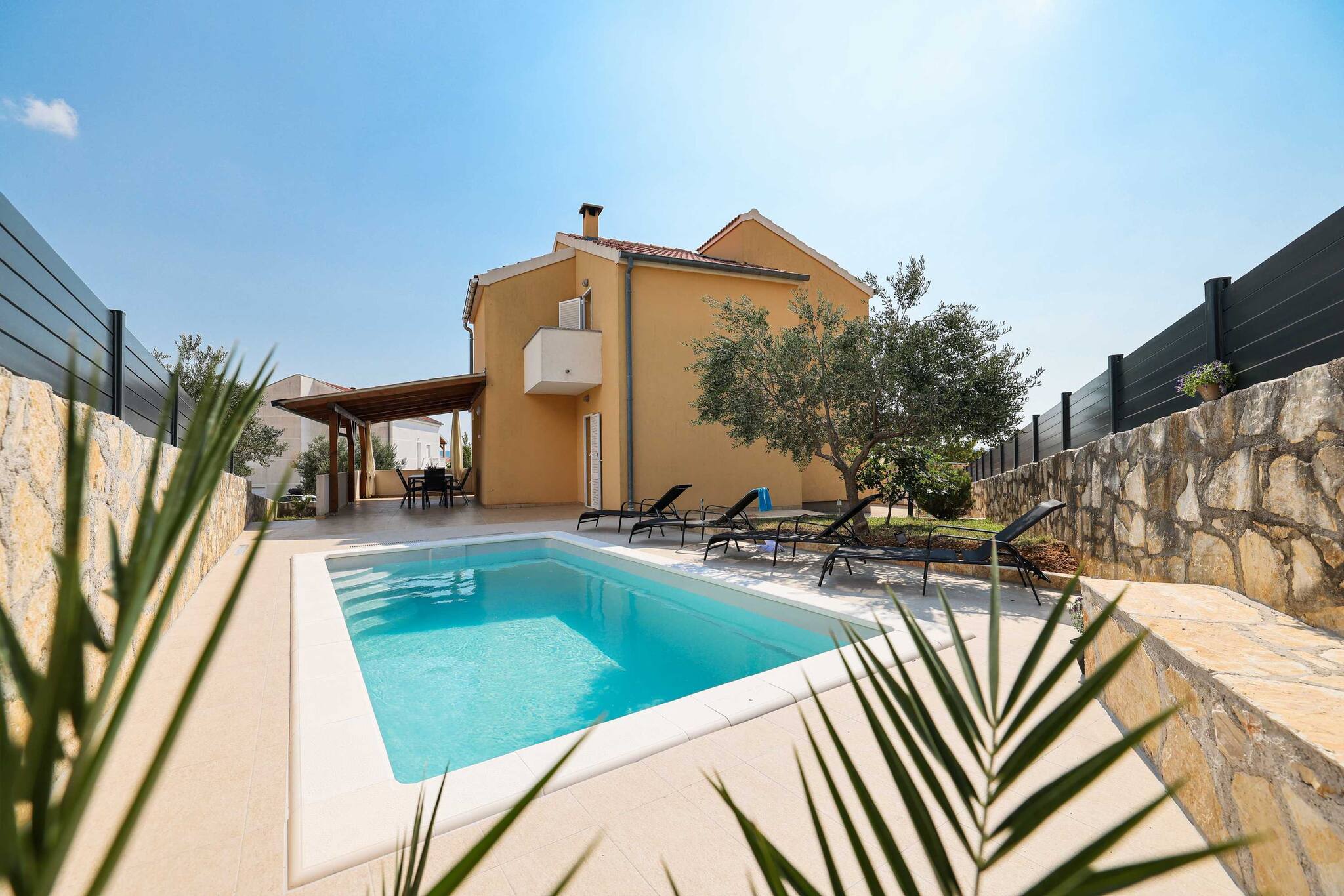 Traumhaftes Ferienhaus mit Meerblick und Swimmingpool