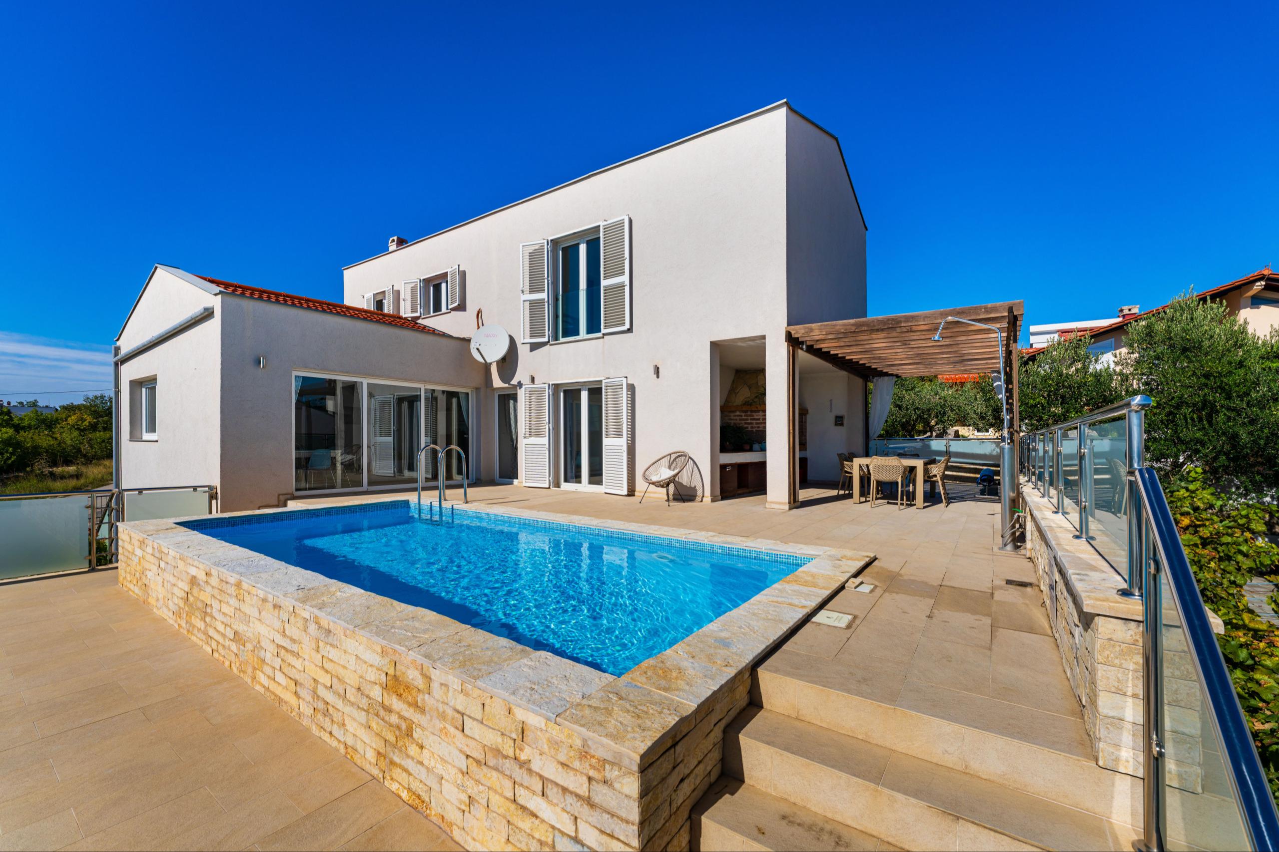 Luxuriöses Traum-Ferienhaus in Maslenica, 100 m zum Meer, Meerblick