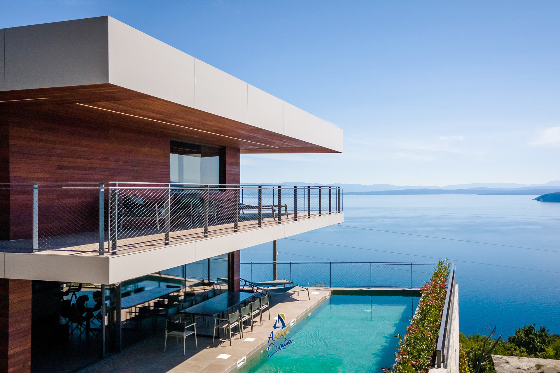 Exklusives Ferienhaus mit Meerblick, Pool und Sat-TV