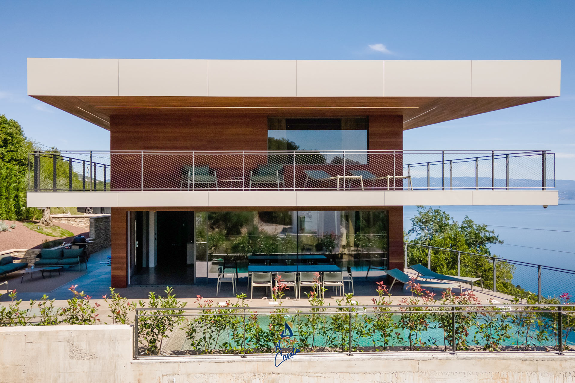 Exklusives Ferienhaus mit Meerblick, Pool und Sat-TV