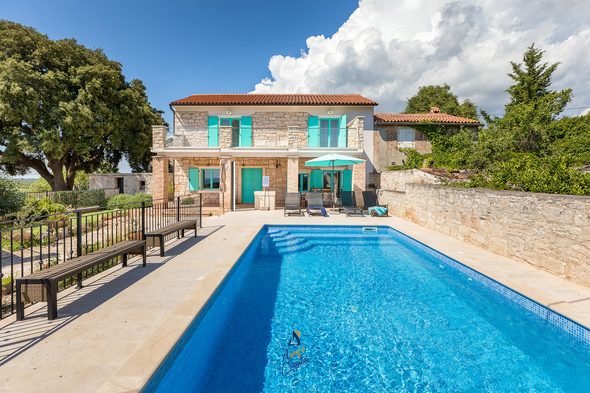 Villa in Mandriol mit Pool, Klima, Sat-TV, WLAN, Grill