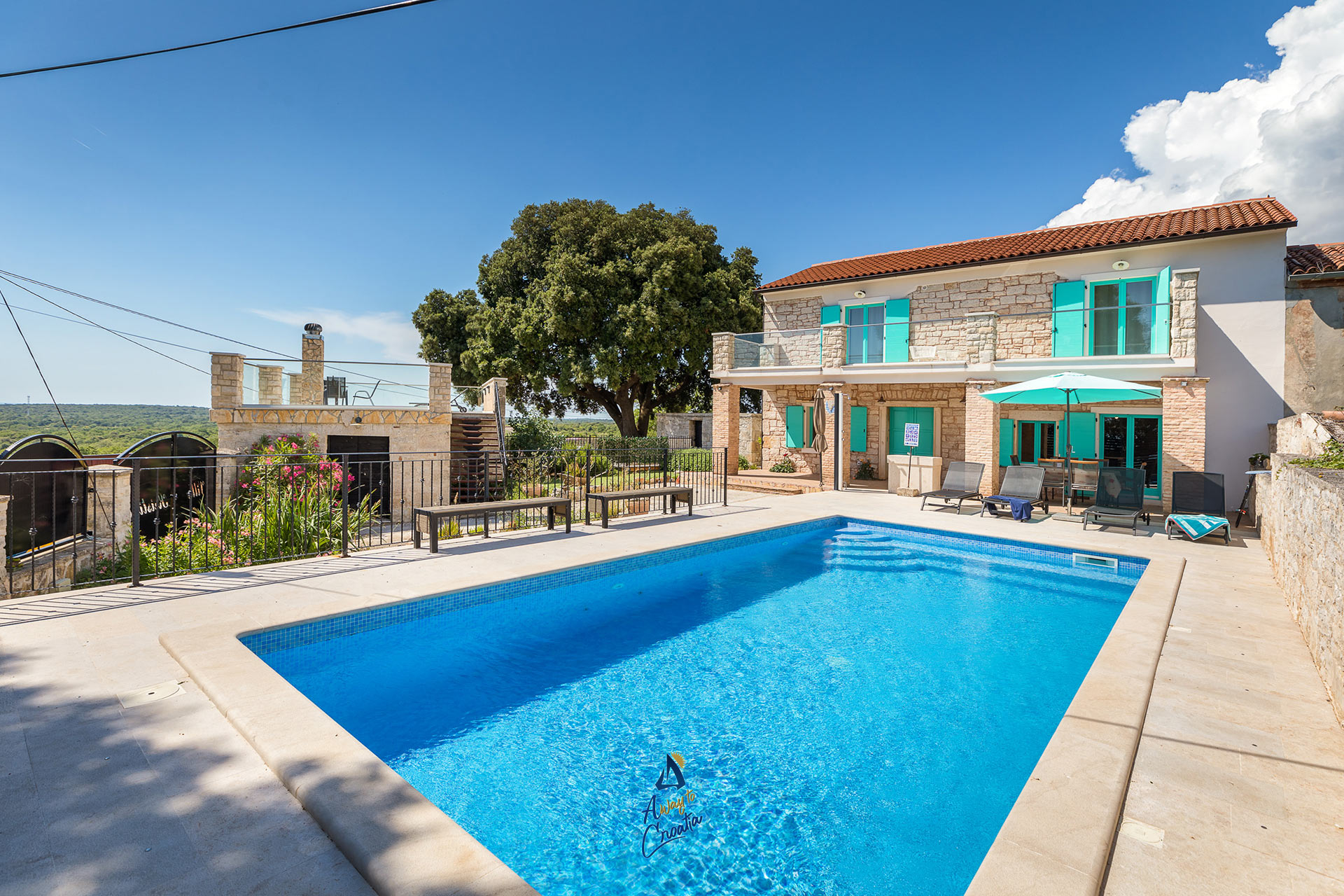 Villa in Mandriol mit Pool, Klima, Sat-TV, WLAN, Grill