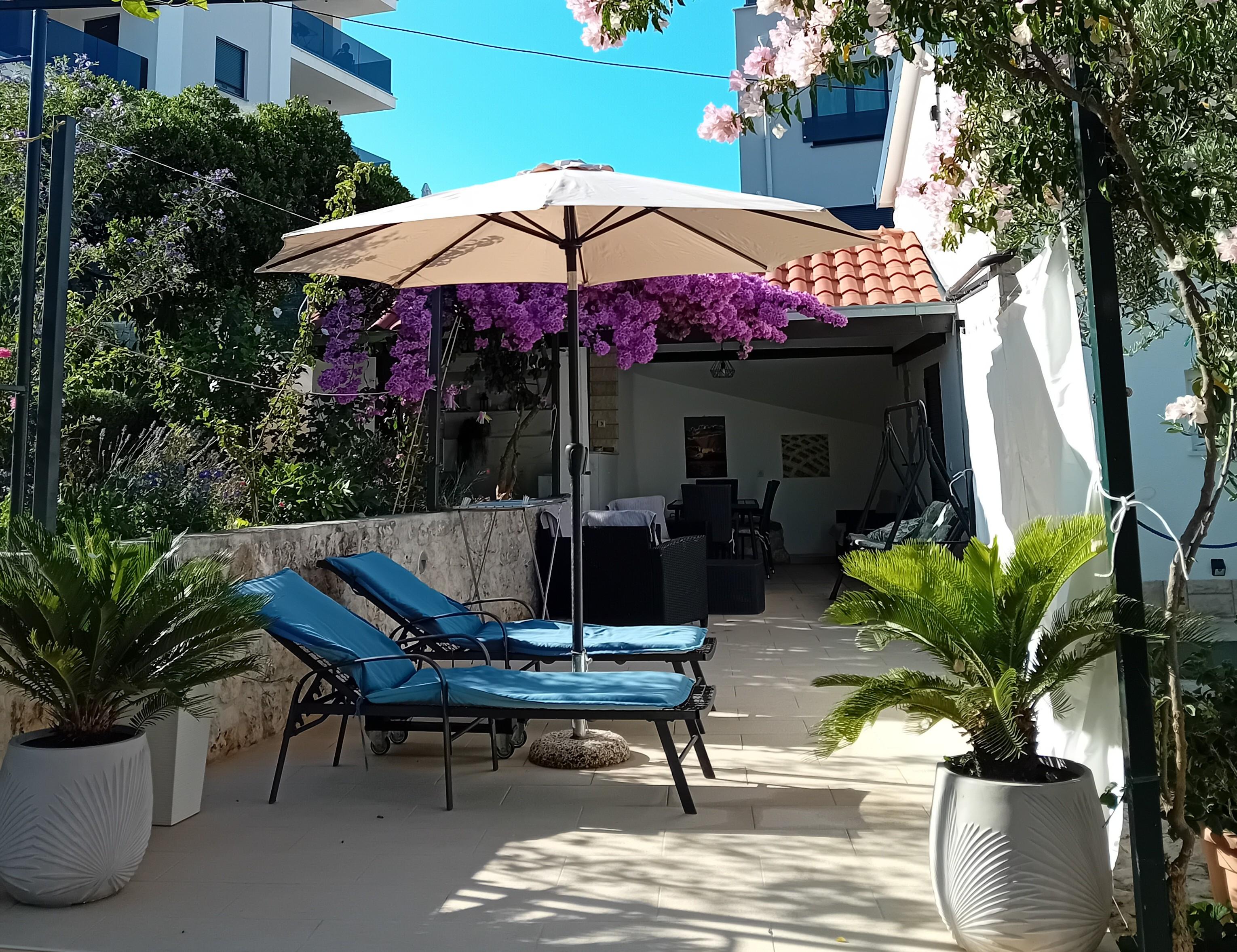 Ferienwohnung mit Meerblick, großer Terrasse und Garten, strandnah, 4*