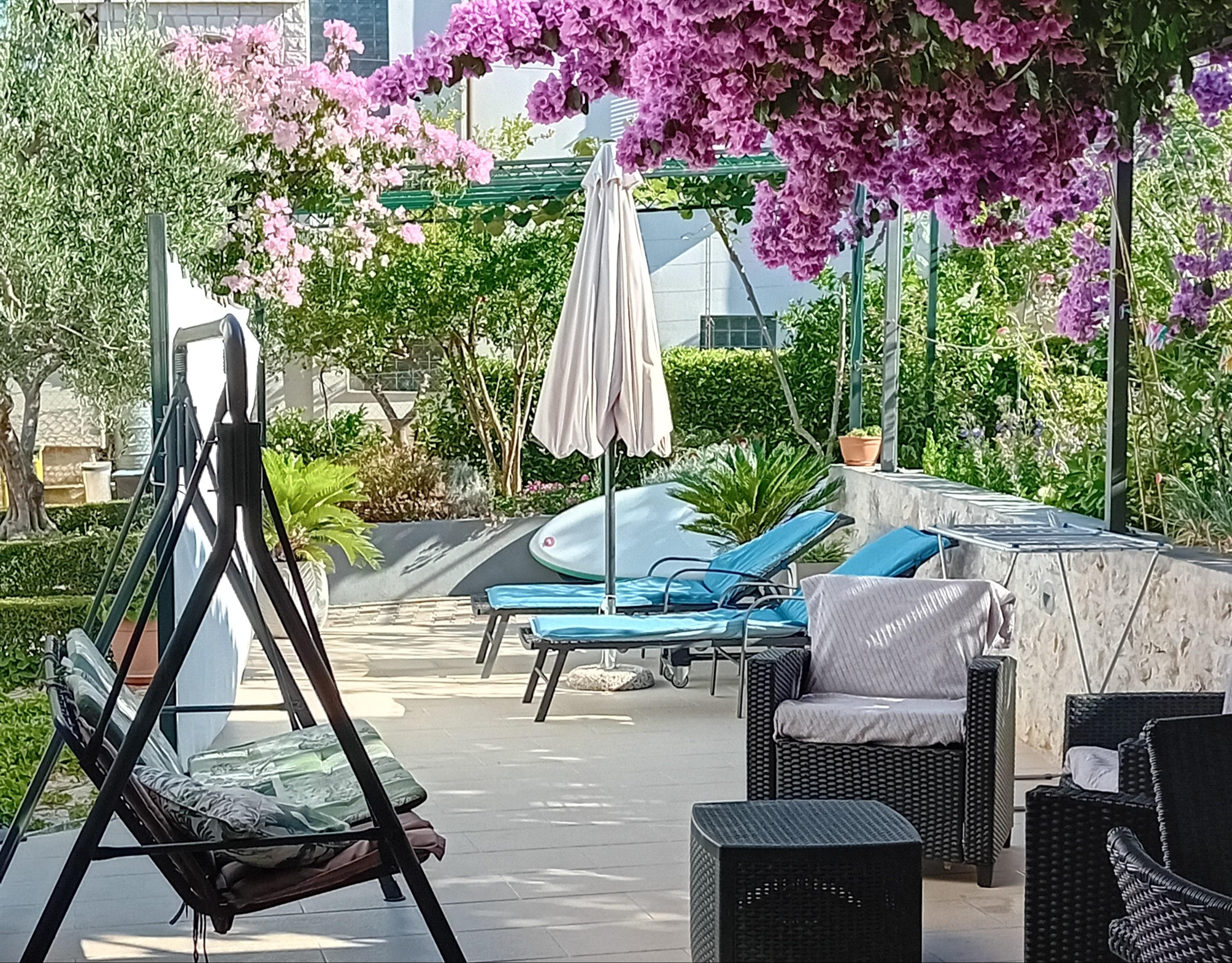 Ferienwohnung mit Meerblick, großer Terrasse und Garten, strandnah, 4*