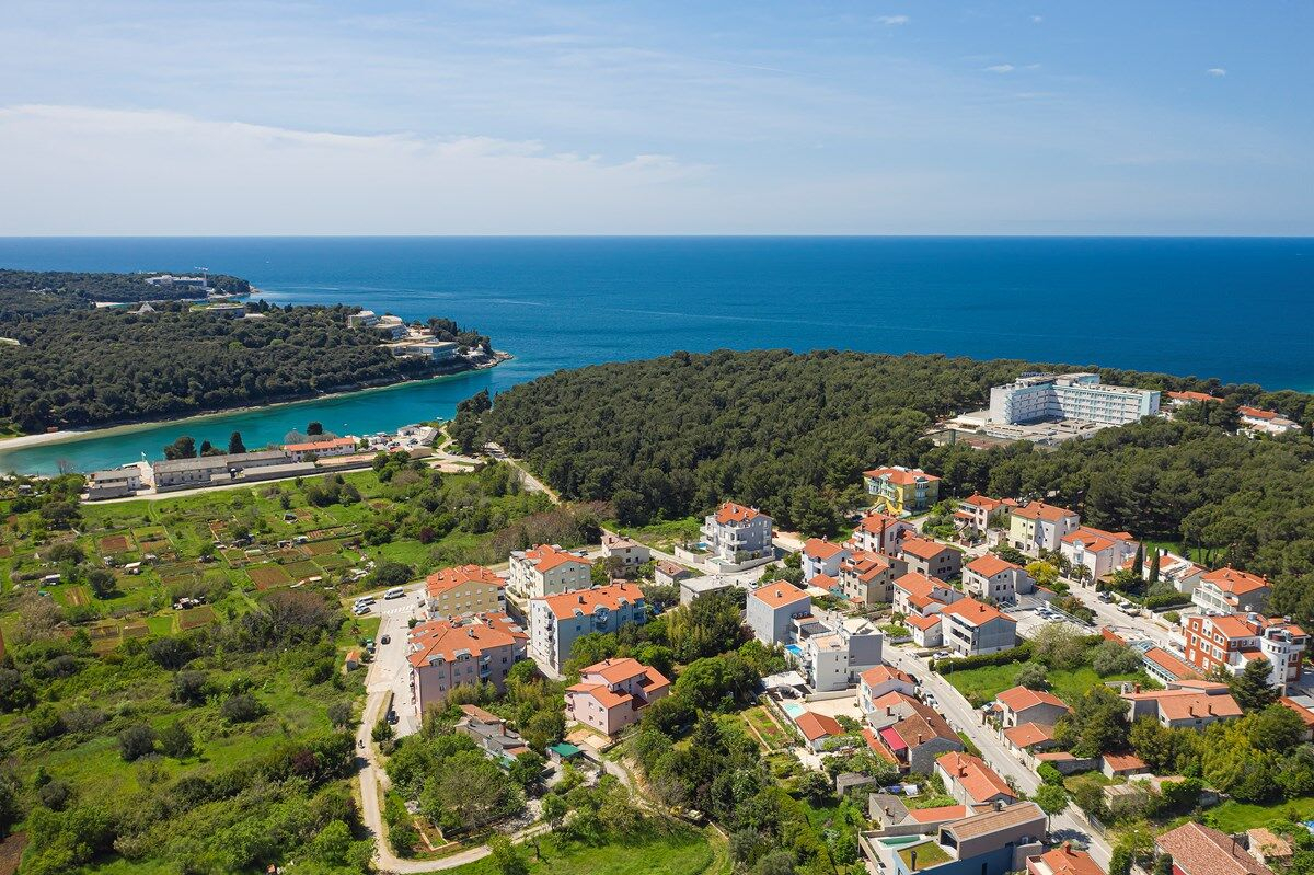 Nur 200 m zum Meer: Apartment mit Poolnutzung, Sat-TV und Klimaanlage