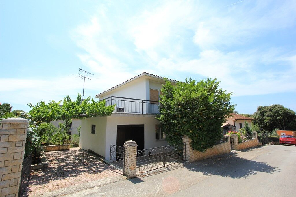 Ferienhaus mit 6 Schlafzimmern und Meerblick in Strandnähe