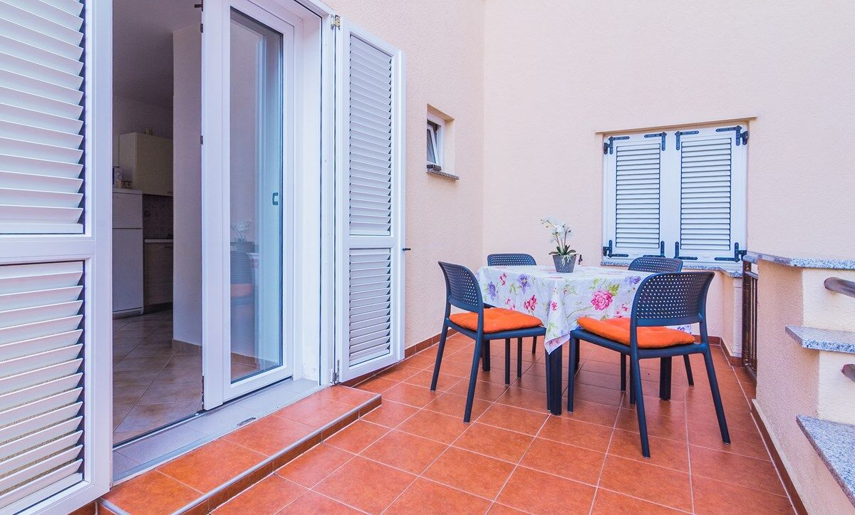 Apartment in Pula mit Klima, Internet / nur 100 m zum Strand