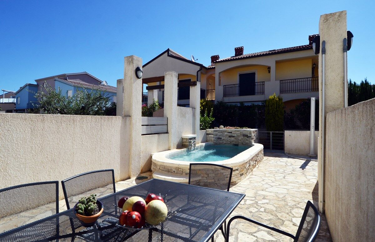 Reihenhaus mit Pool in Banjole mit Klima, Internet
