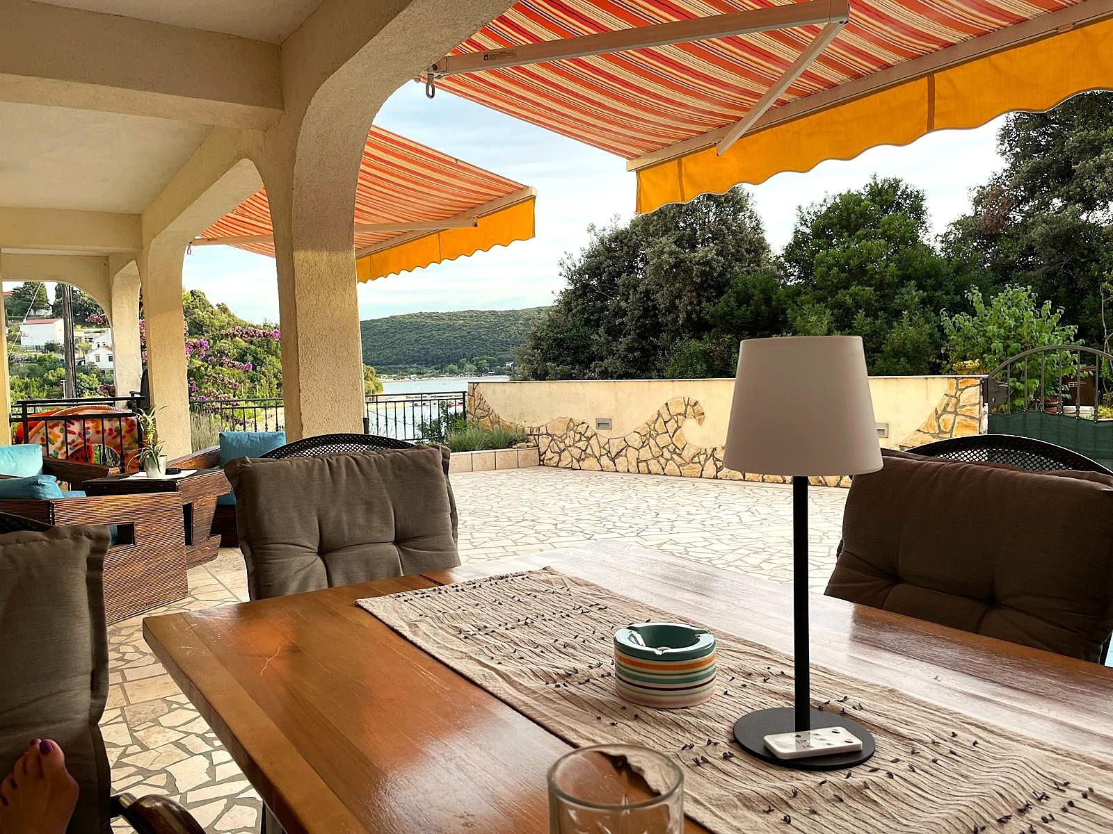 Schöne FeWo mit grosse Terrasse  