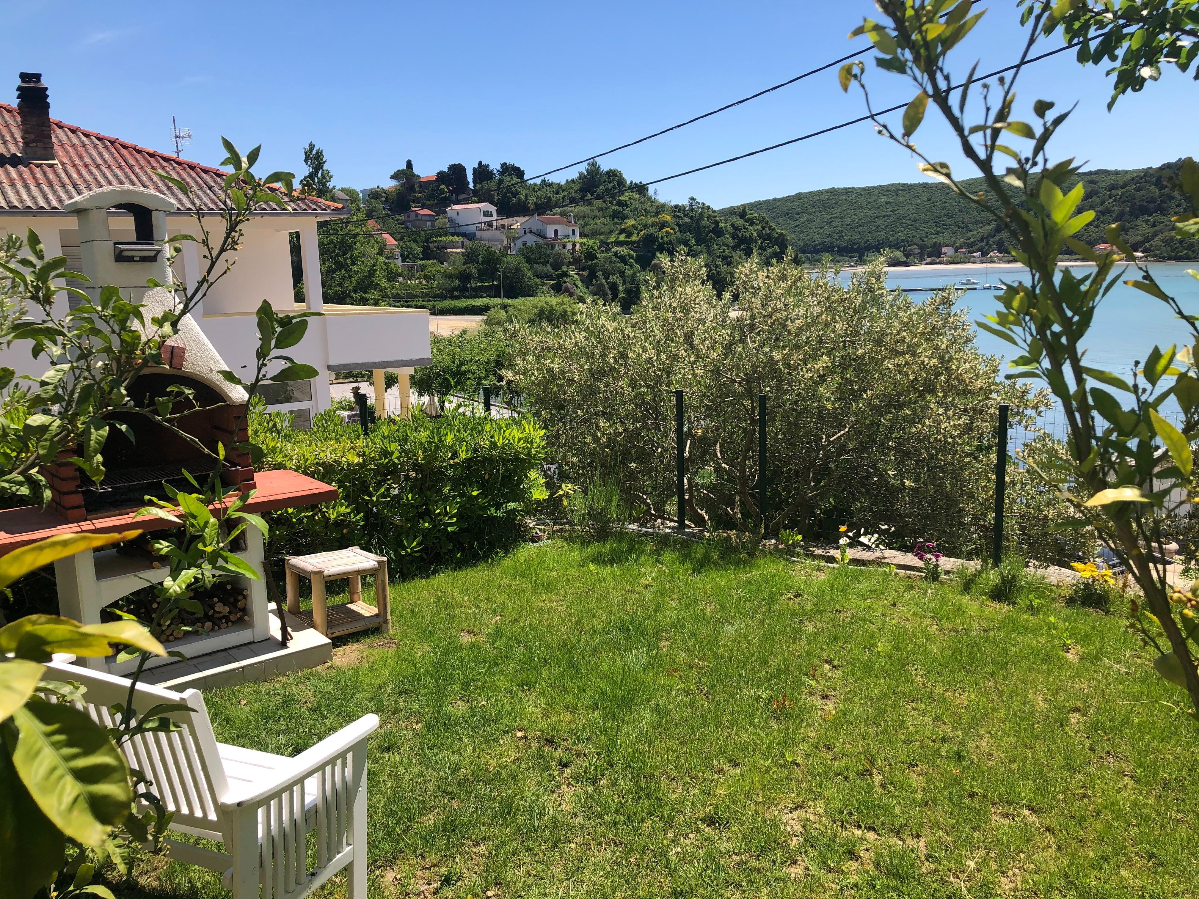 Schöne FeWo mit grosse Terrasse  