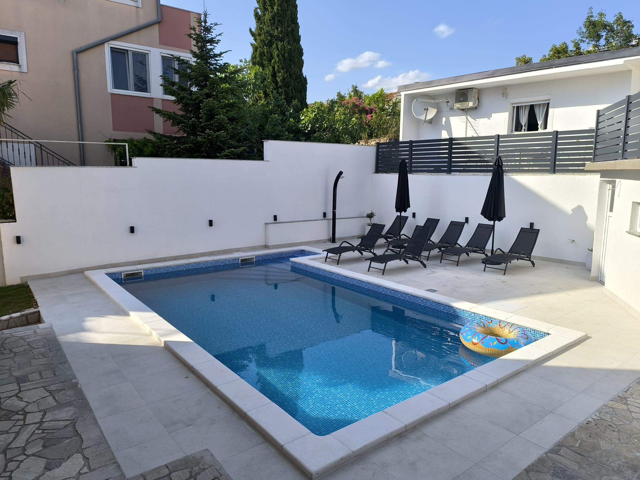 EG, 2-3 Personen, Terasse, Parkplatz, Wifi, Swimmingpool