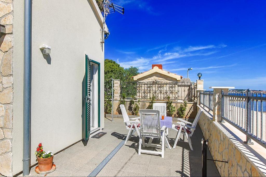 Studio Apartment mit Gallerie direkt am Meer