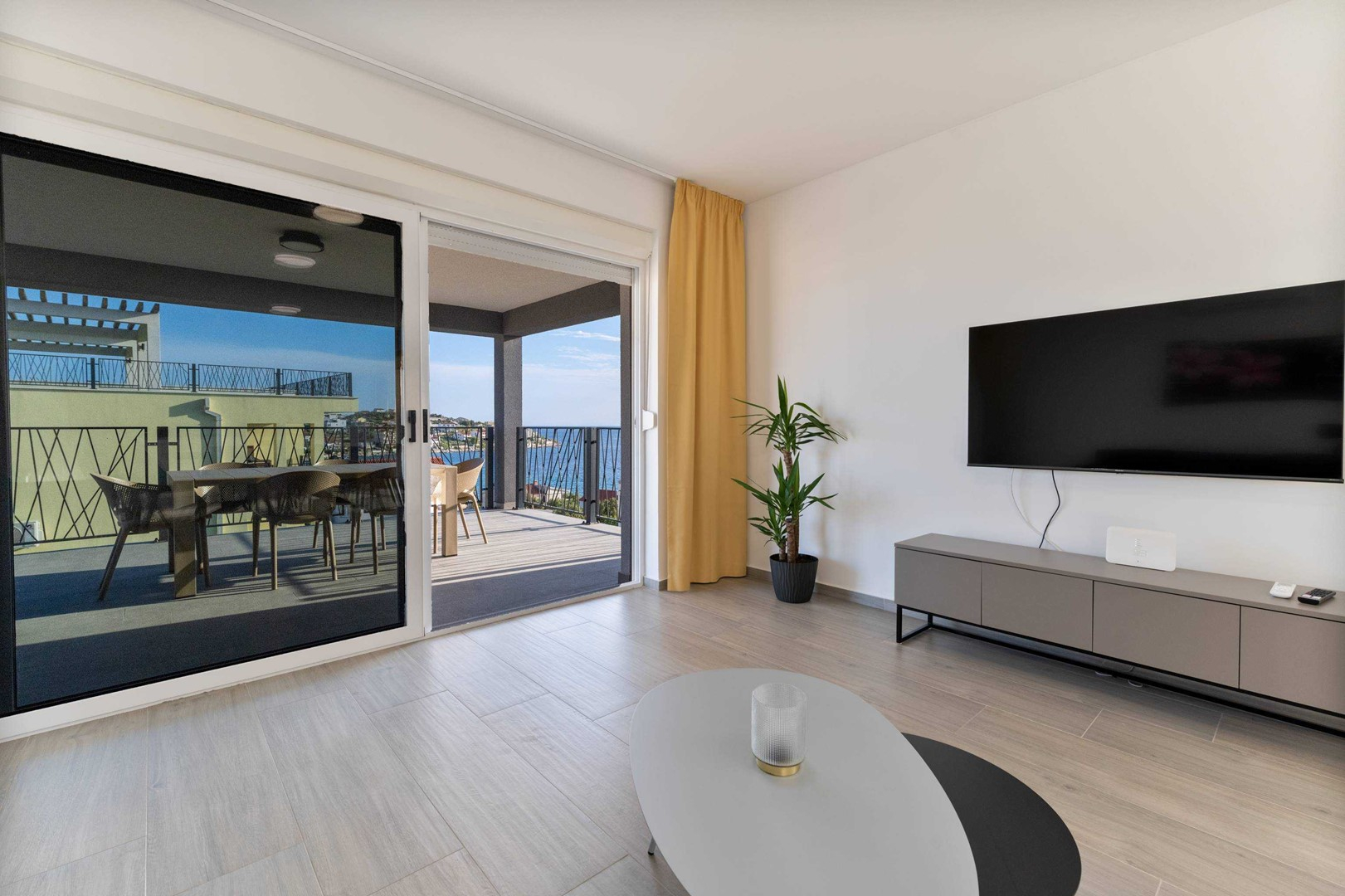 Luxus-Apartment mit Jacuzzi und Meerblick 