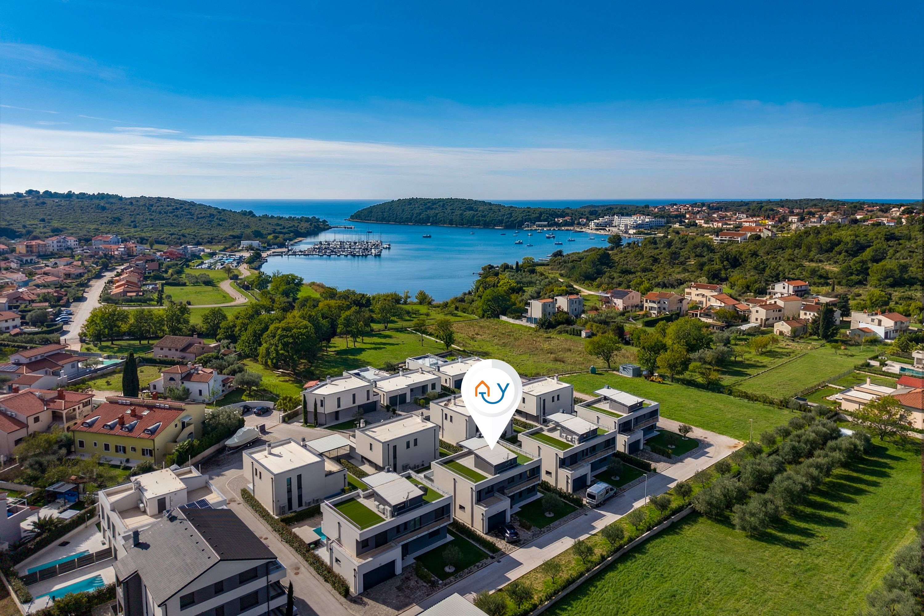 Modernes Ferienhaus mit Swimmingpool, Klima & WLAN