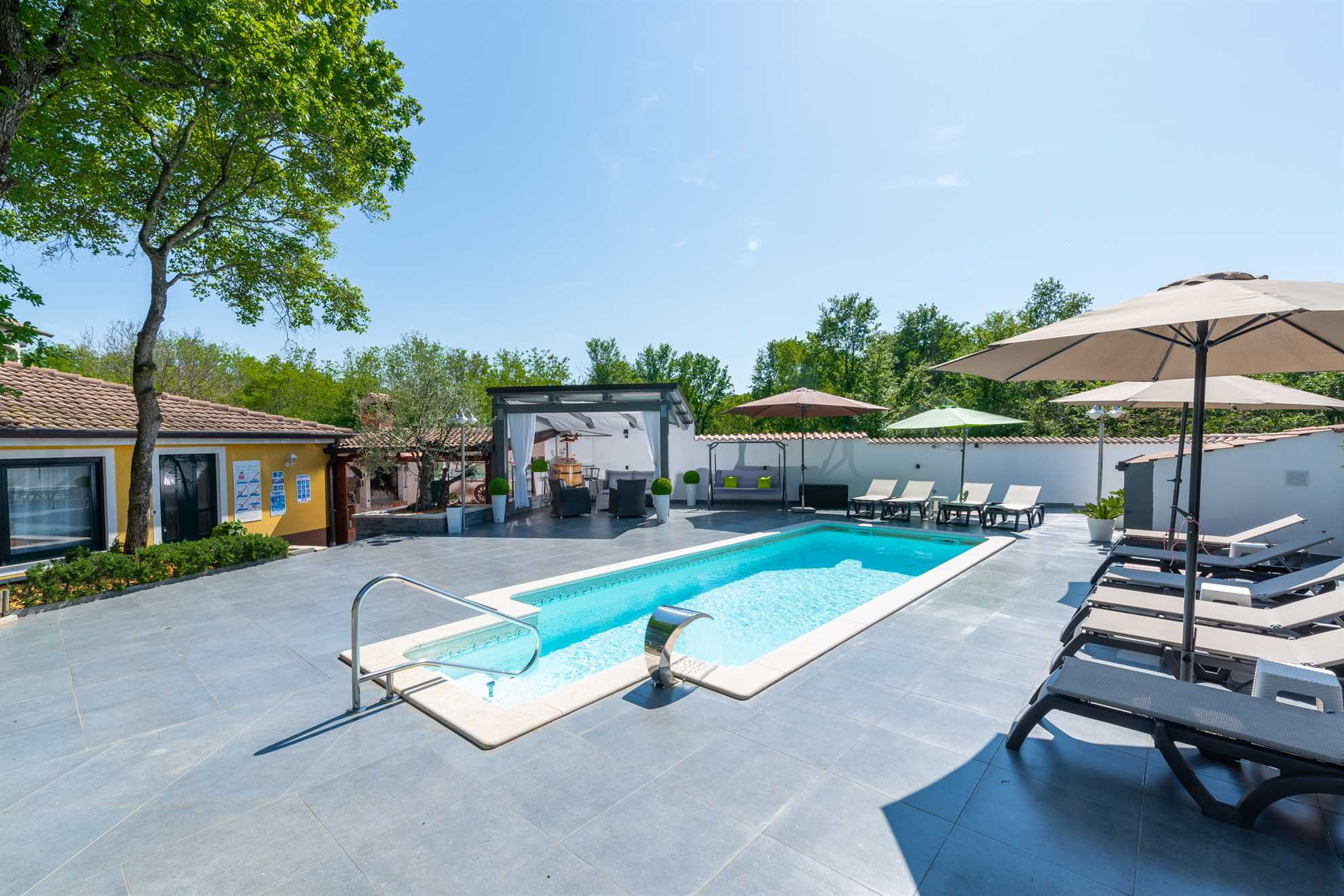 Wohnung nahe Poreč mit Pool, Klima, Sat-TV, Internet, Grill und Garten