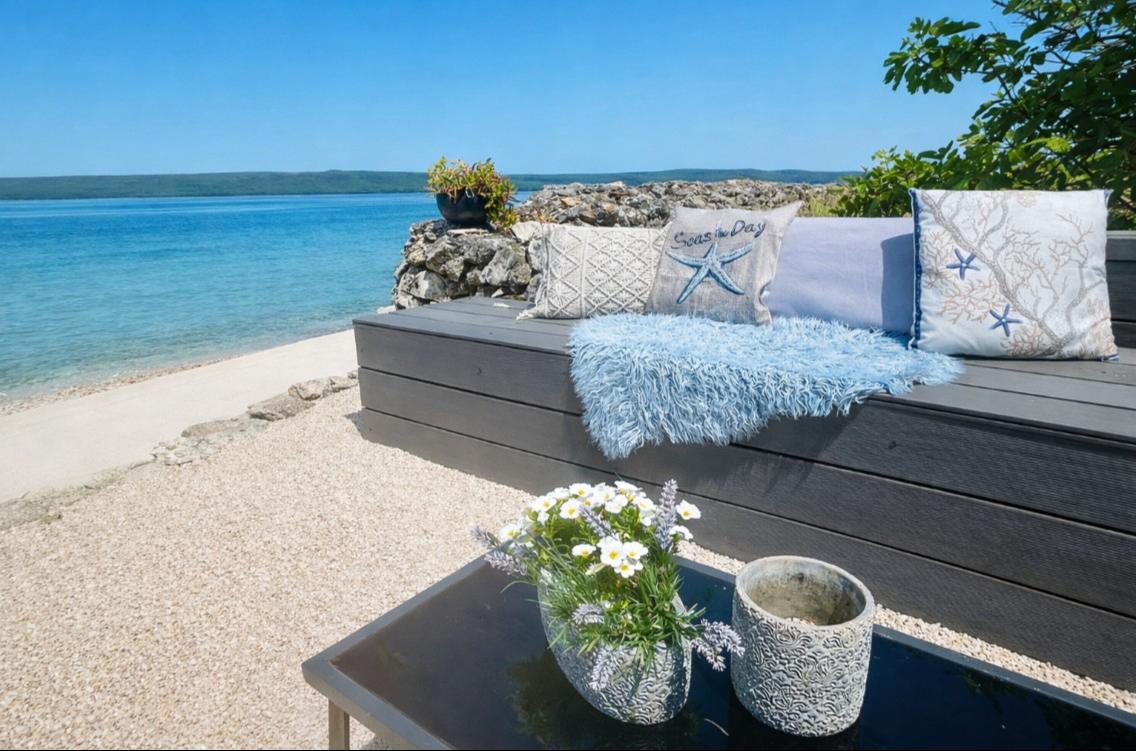 Direkt am Strand | Ferienunterkunft mit Klima, Sat-Tv & WLAN