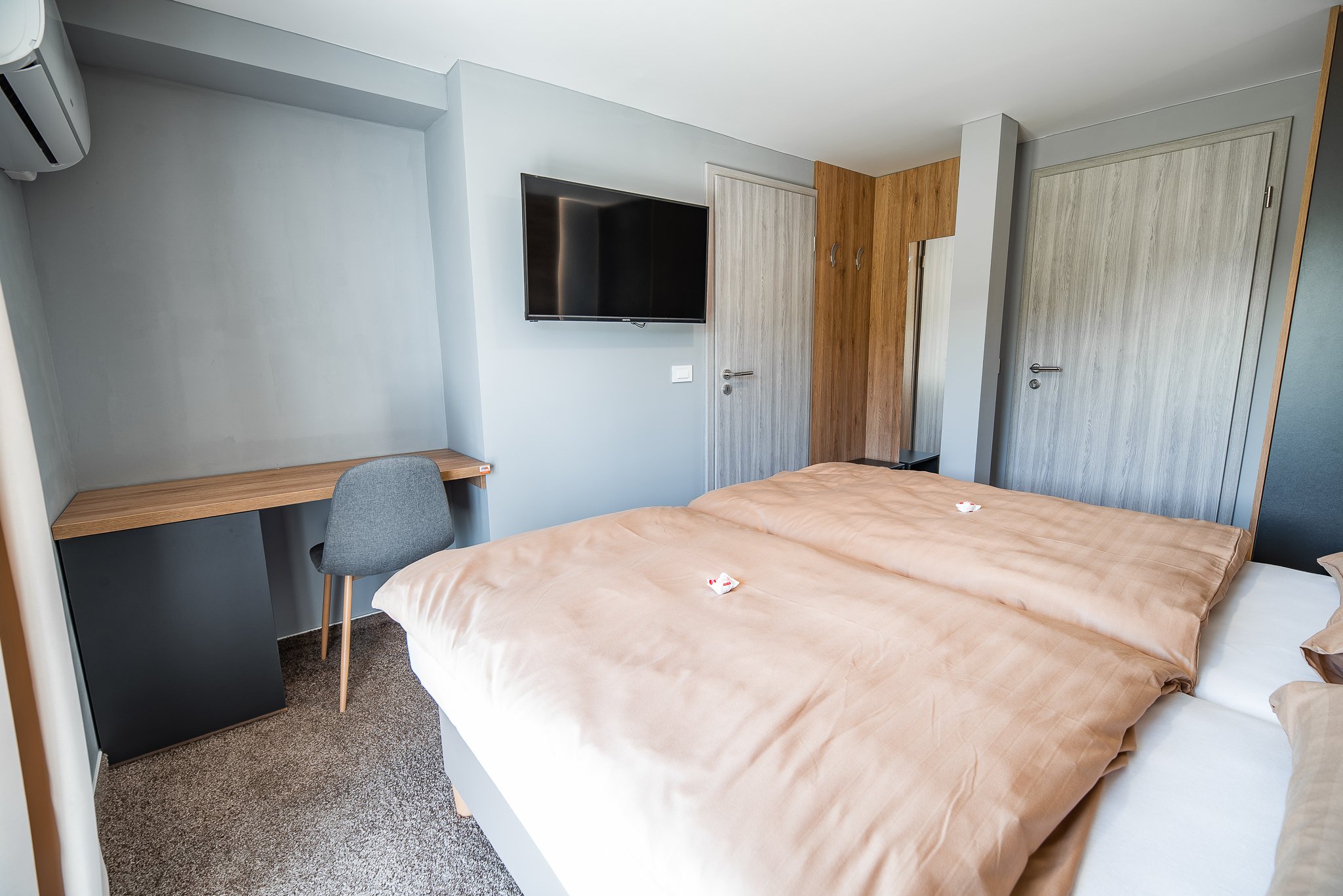 Modernes Gästezimmer über erstklassigem Restaurant in Brest