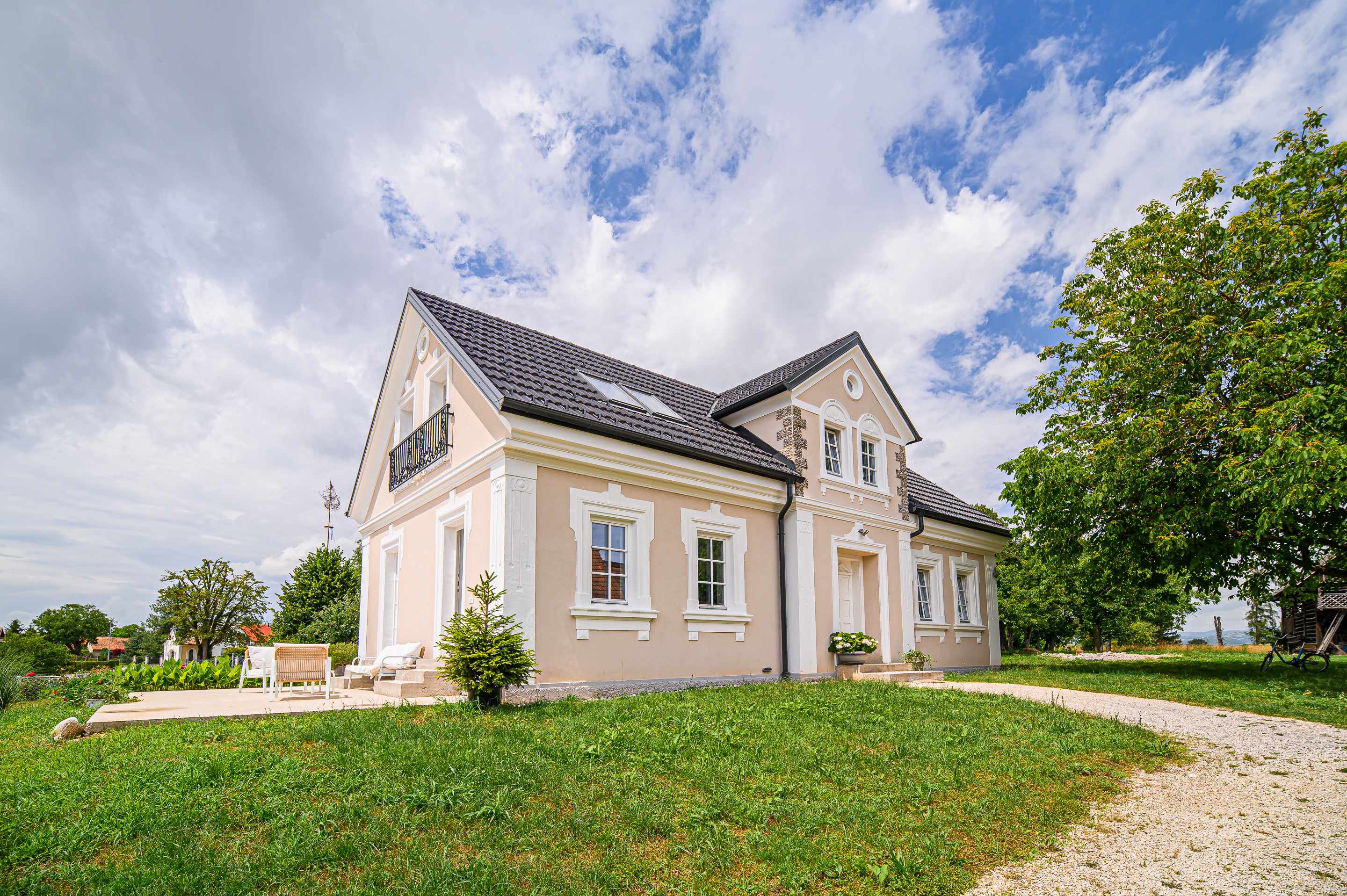 Geräumiges Haus in Boršt mit moderner Küche und Flussblick