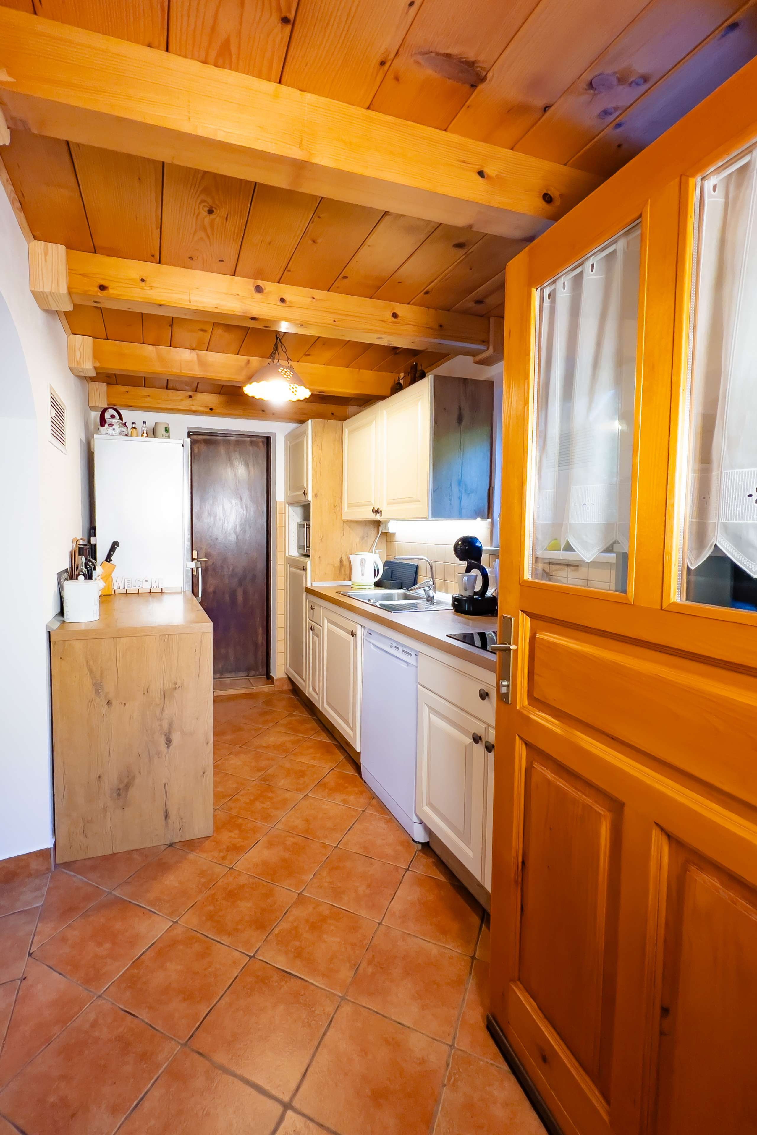 Stilvolles Wohnen im Grünen: Ferienhaus für 6 Personen mit Grill