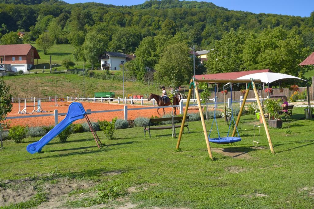 Funktional und zentral: Zimmer für 3 Personen nahe der Thermalriviera
