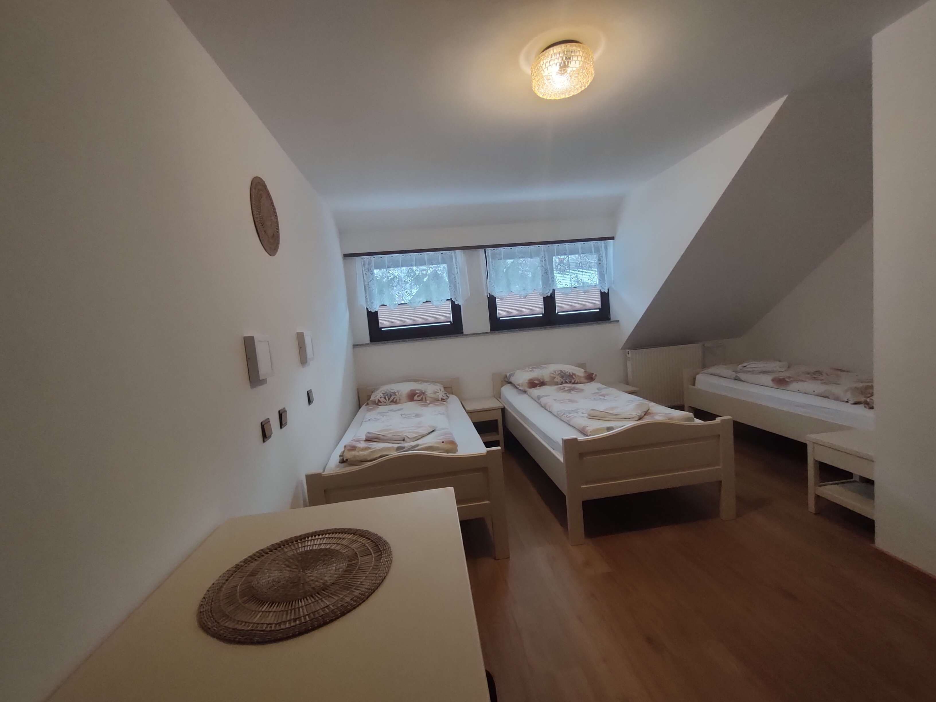 Bergurlaub für drei: Gästezimmer mit Frühstück in Nemški Rovt