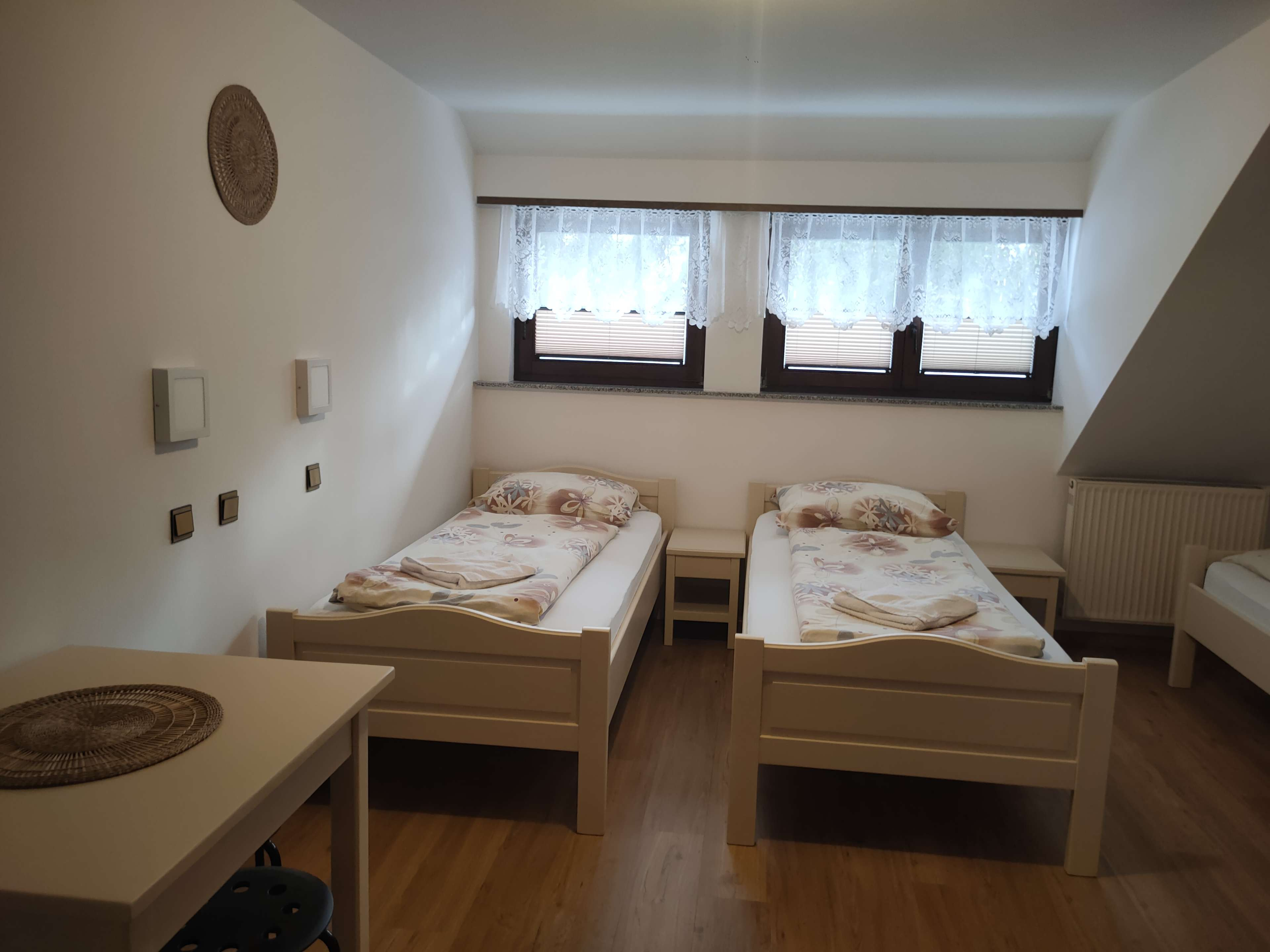 Bergurlaub für drei: Gästezimmer mit Frühstück in Nemški Rovt