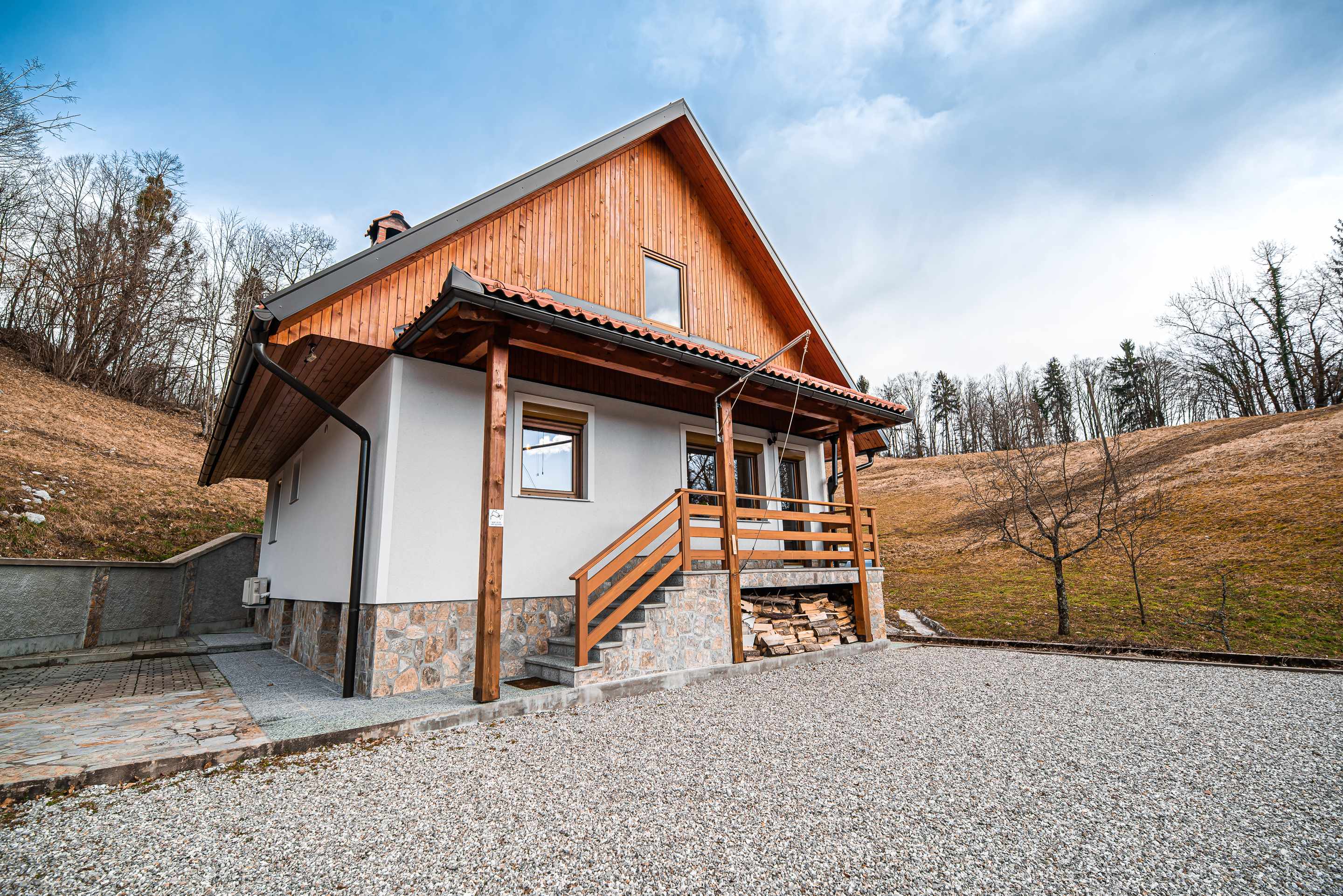 Ferienhaus mit Sauna und Talblick in Pecine bei Slap ob Idrijci