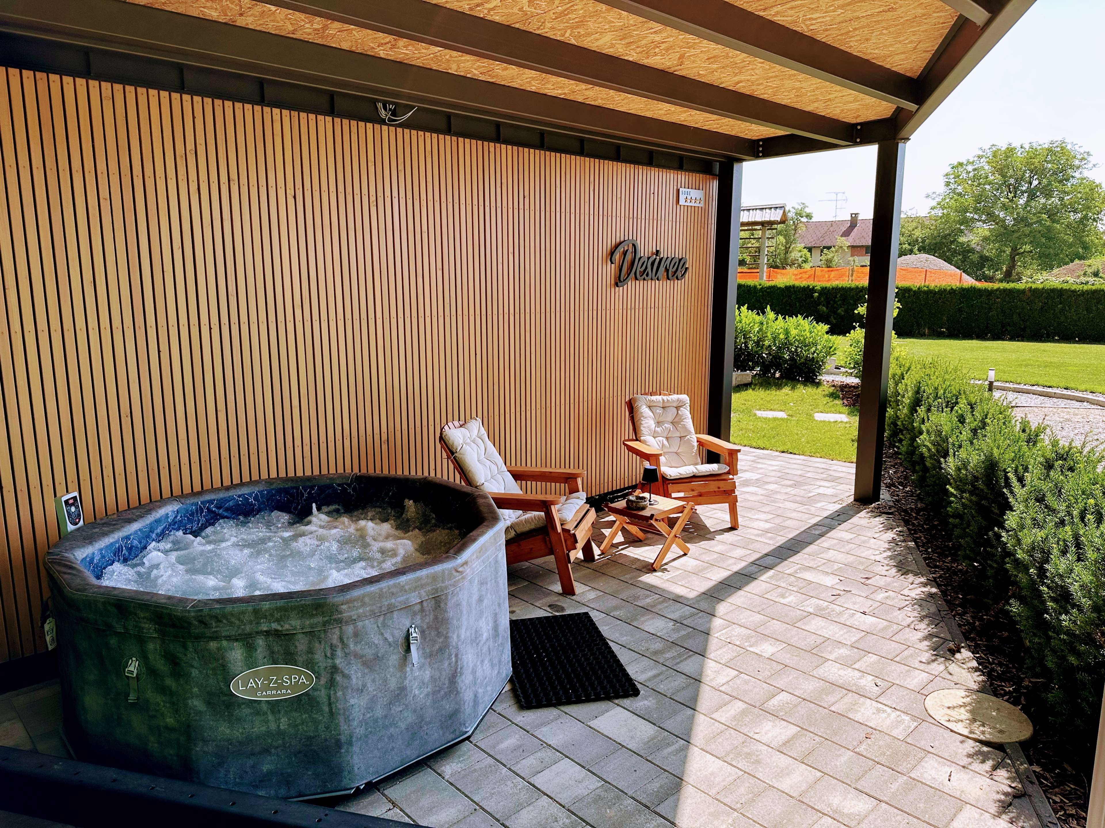 Stilvolles Glamping-Haus mit Klimaanlage und Terrasse