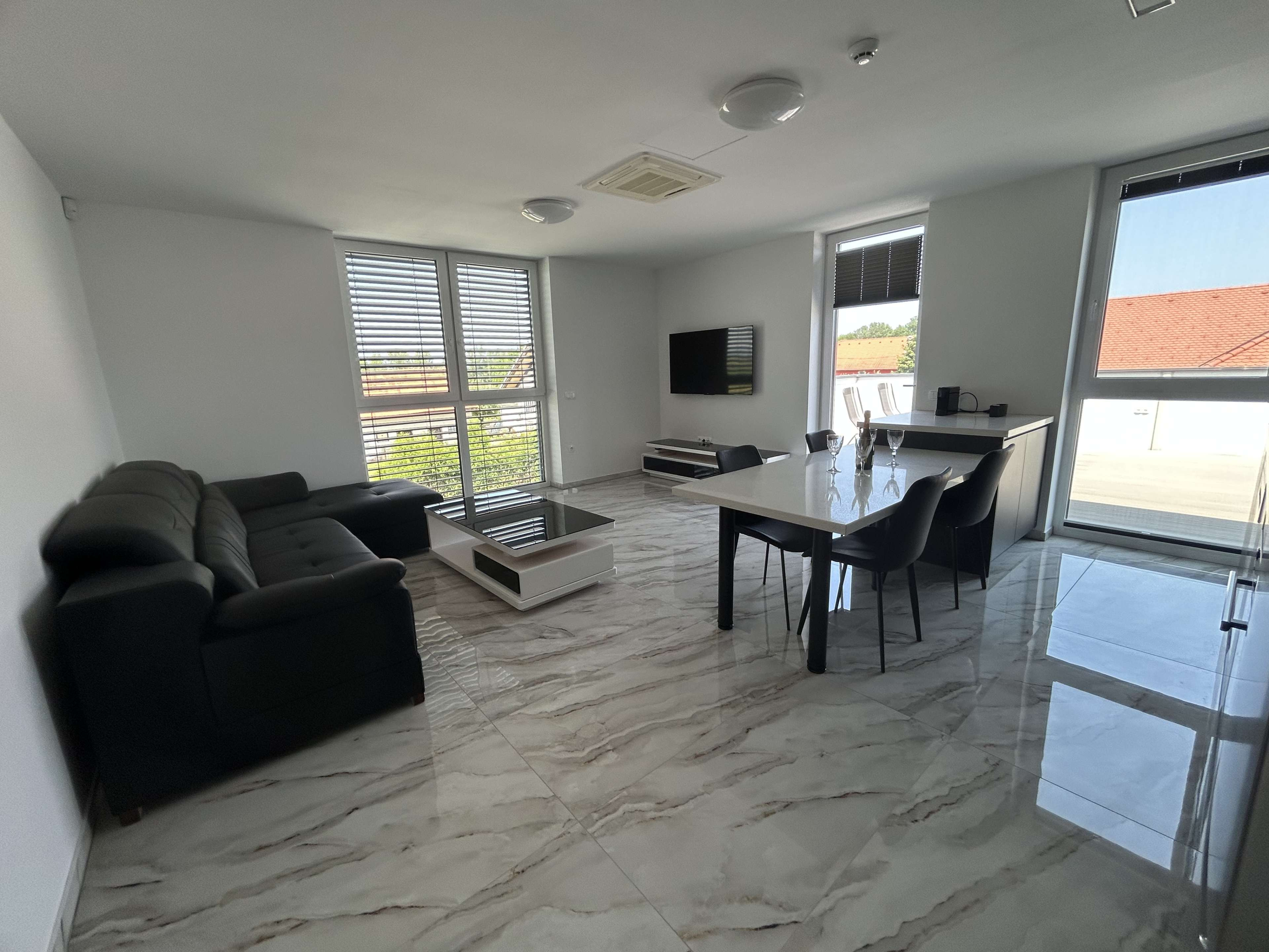 Klimatisiertes Apartment mit Terrasse und Parkplatz
