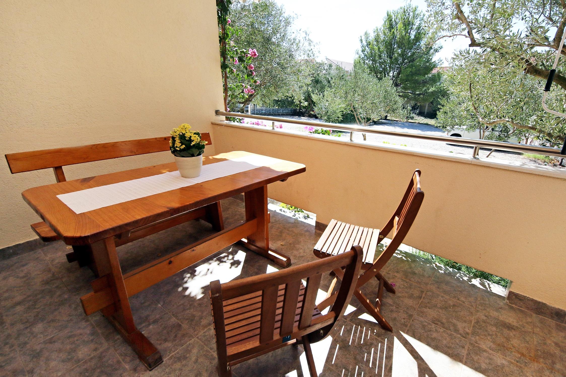 2-Zimmer-Ferienwohnung mit Terrasse Zaboric, Sibenik A-468-a