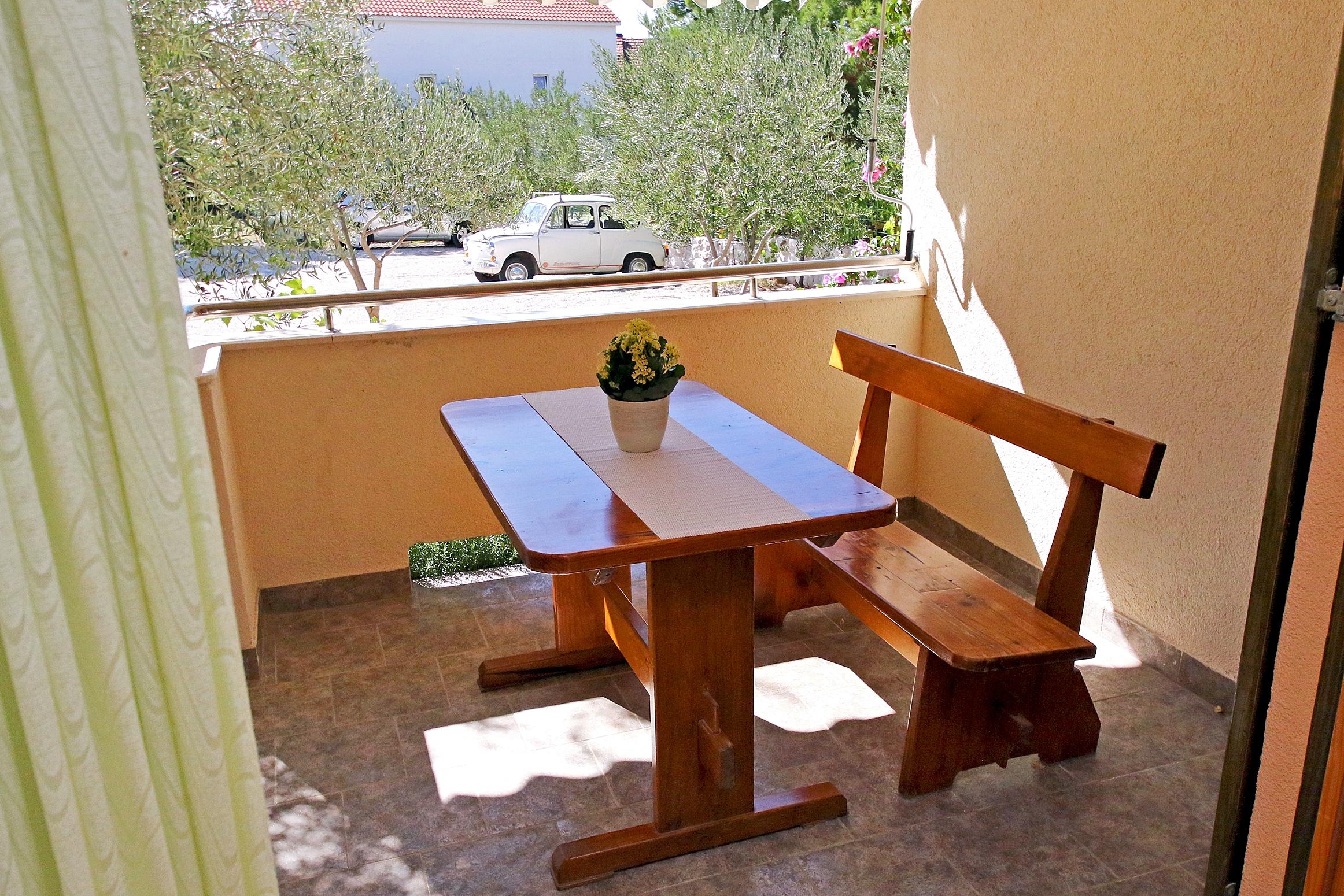 1-Zimmer-Ferienwohnung mit Terrasse Zaboric, Sibenik A-468-b