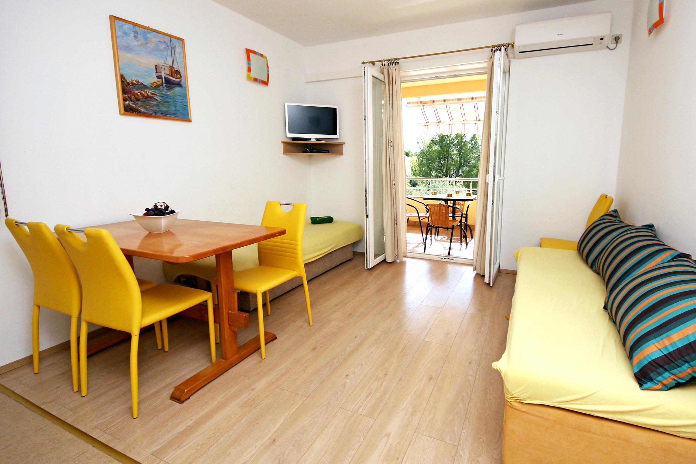 1-Zimmer-Ferienwohnung mit Terrasse Zaboric, Sibenik A-468-d