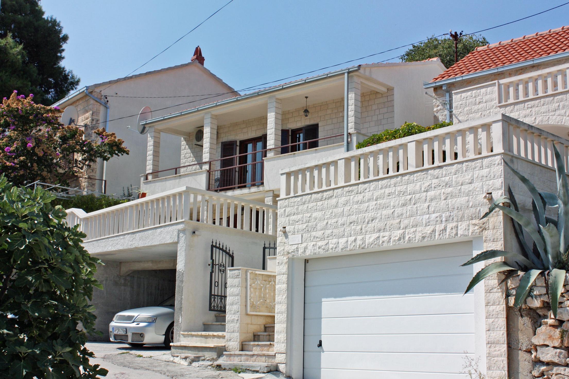 1-Zimmer-Ferienwohnung mit Terrasse und Meerblick Sutivan, Brac A-2846