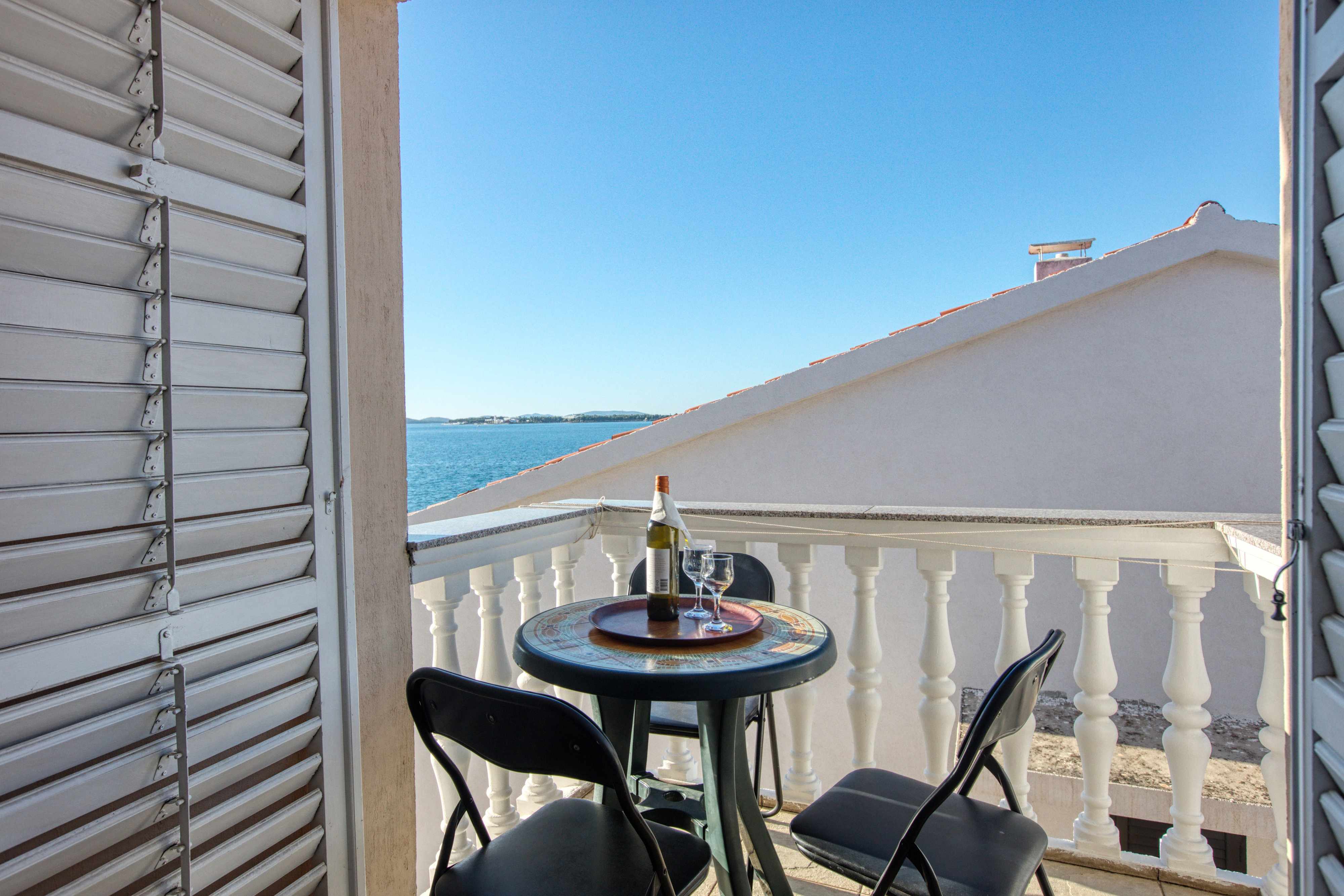 1-Zimmer-Ferienwohnung am Strand Brodarica, Sibenik A-4194-a