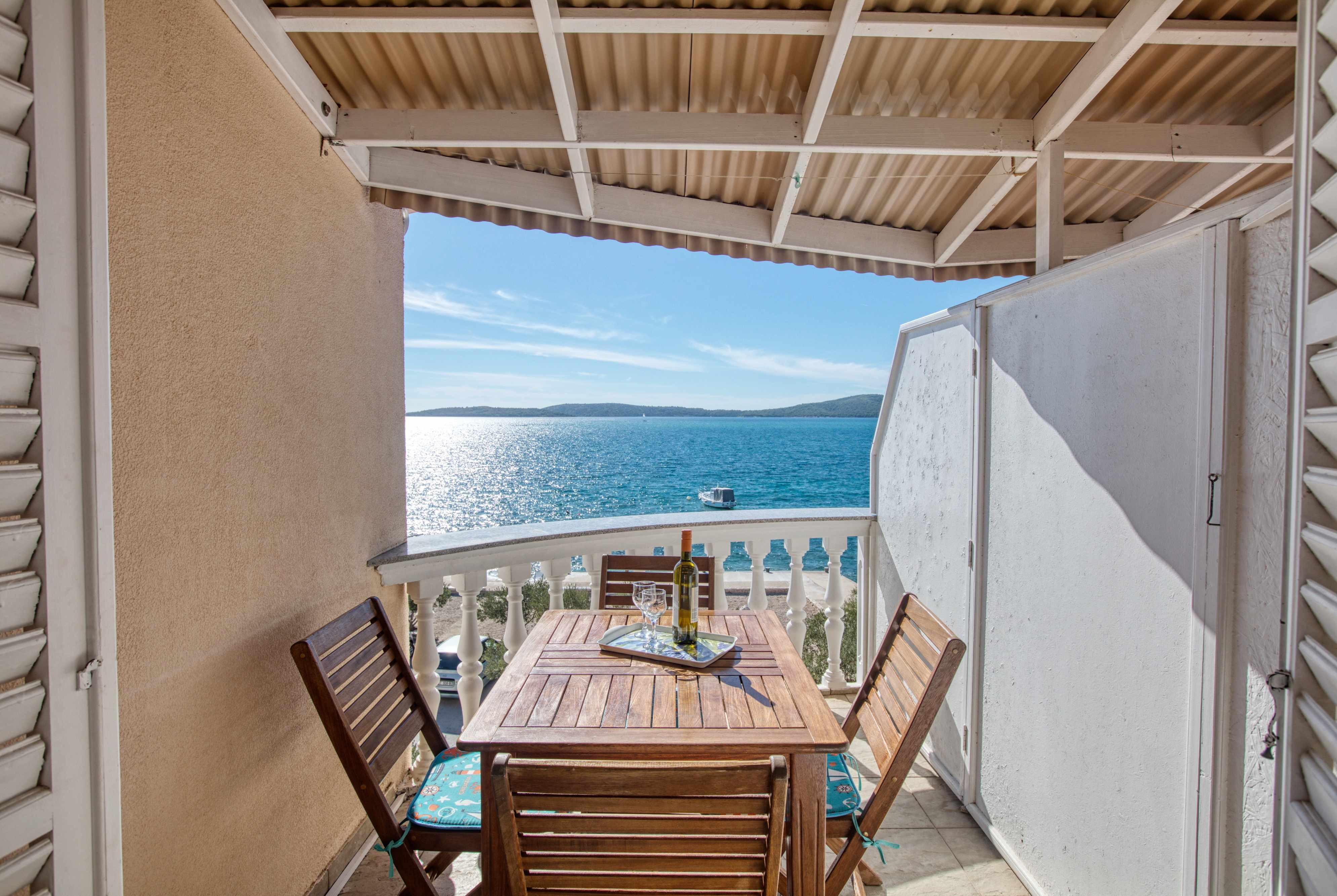 1-Zimmer-Ferienwohnung am Strand Brodarica, Sibenik A-4194-c