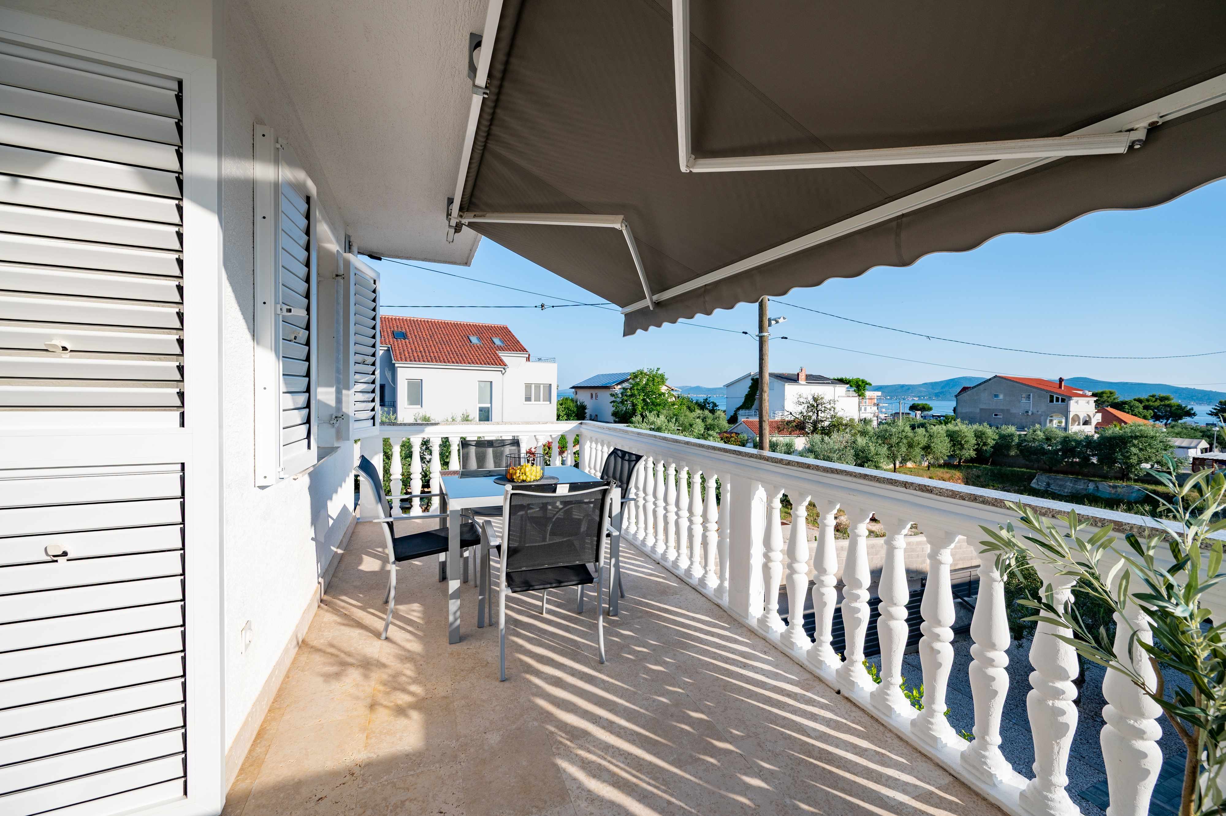 2-Zimmer-Ferienwohnung mit Terrasse und Meerblick Sukosan, Zadar A-613