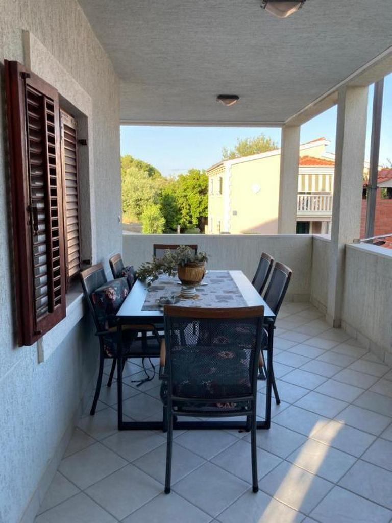 3-Zimmer-Ferienwohnung mit Terrasse und Meerblick Milna (Vis) A-8896-b